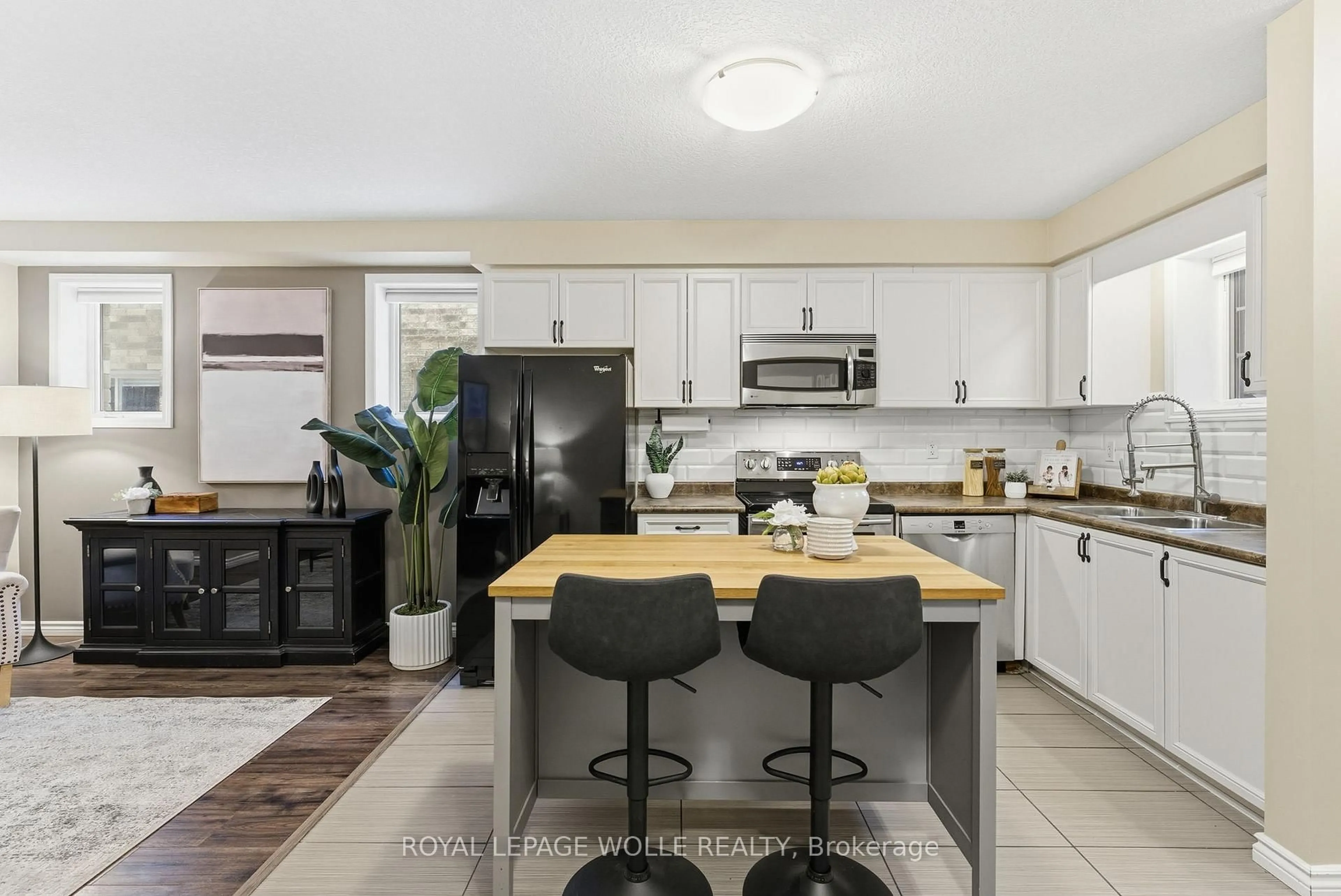 Open concept kitchen, ceramic/tile floor for 931 Glasgow St #14D, Kitchener Ontario N2N 0B6