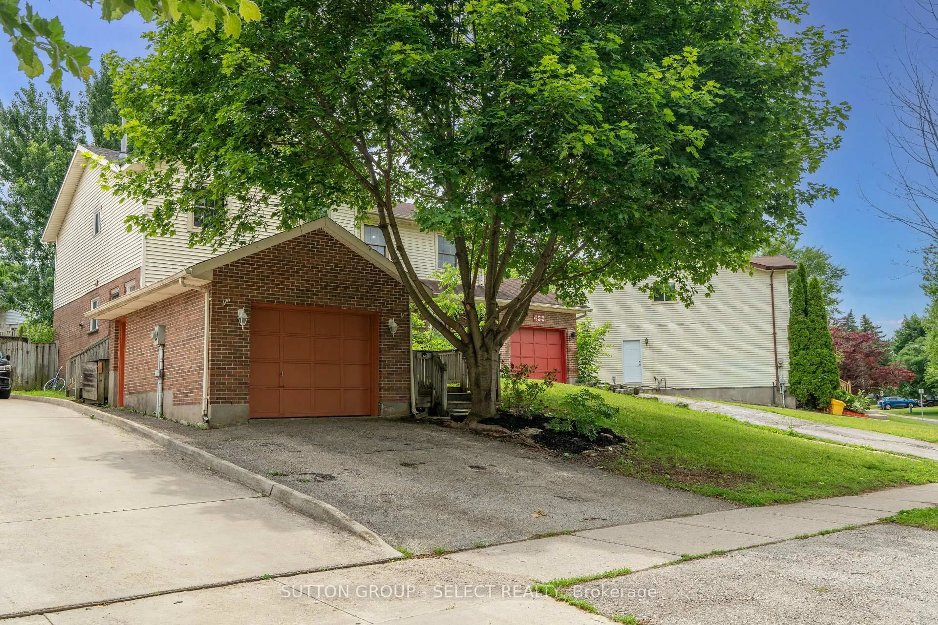 Unknown for 461 Cleveland Ave, London South Ontario N5Z 3C3