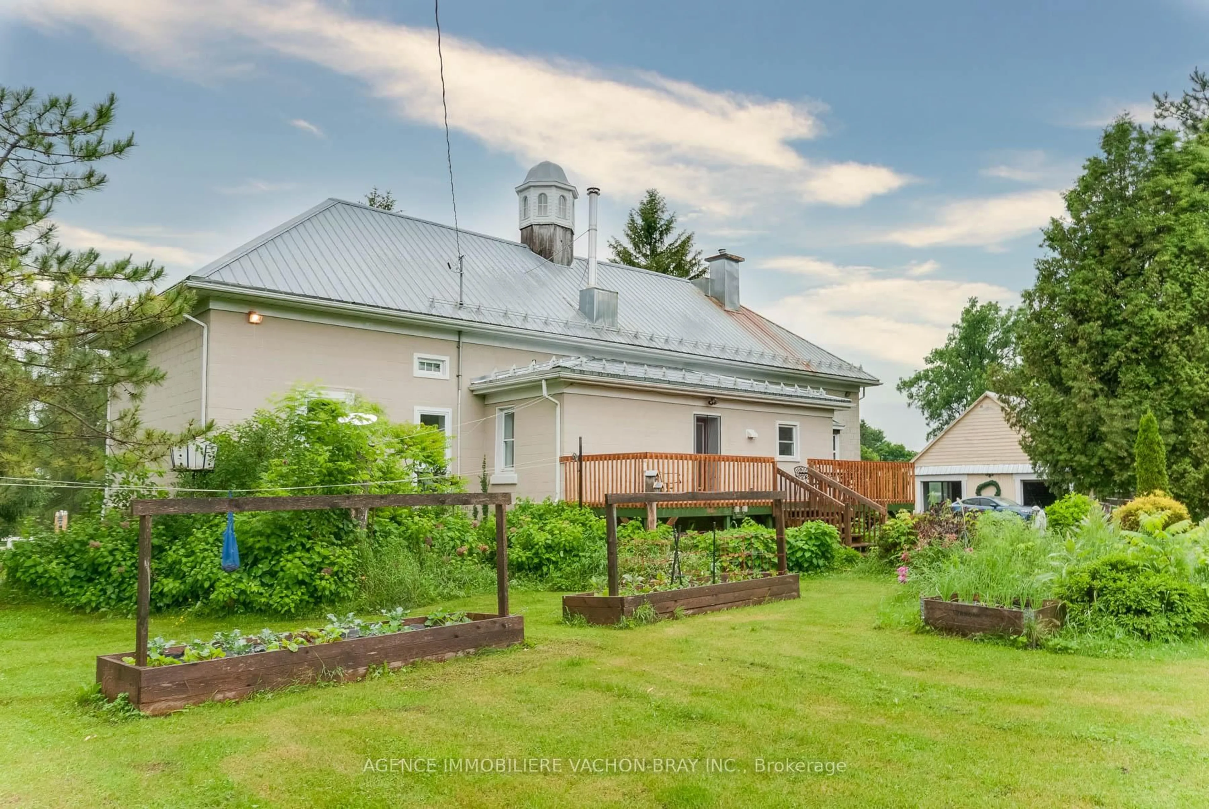 A pic from outside/outdoor area/front of a property/back of a property/a pic from drone, building for 21481 Butternut Lane, South Glengarry Ontario K0C 1Z0