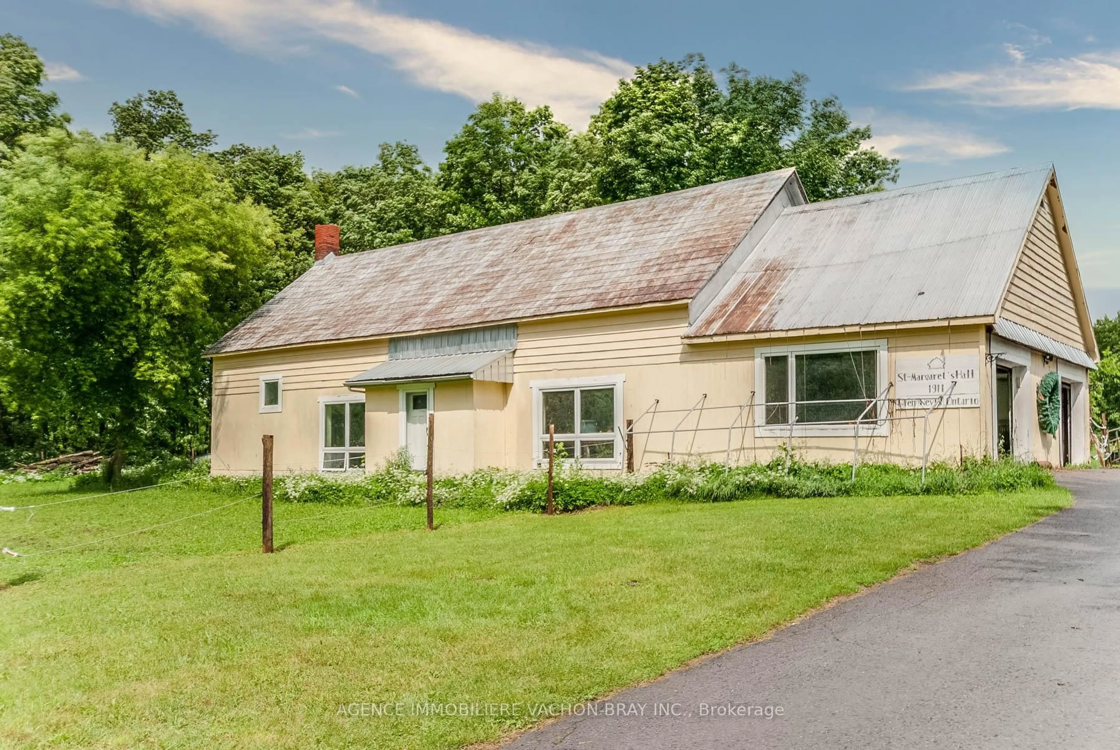 A pic from outside/outdoor area/front of a property/back of a property/a pic from drone, street for 21481 Butternut Lane, South Glengarry Ontario K0C 1Z0