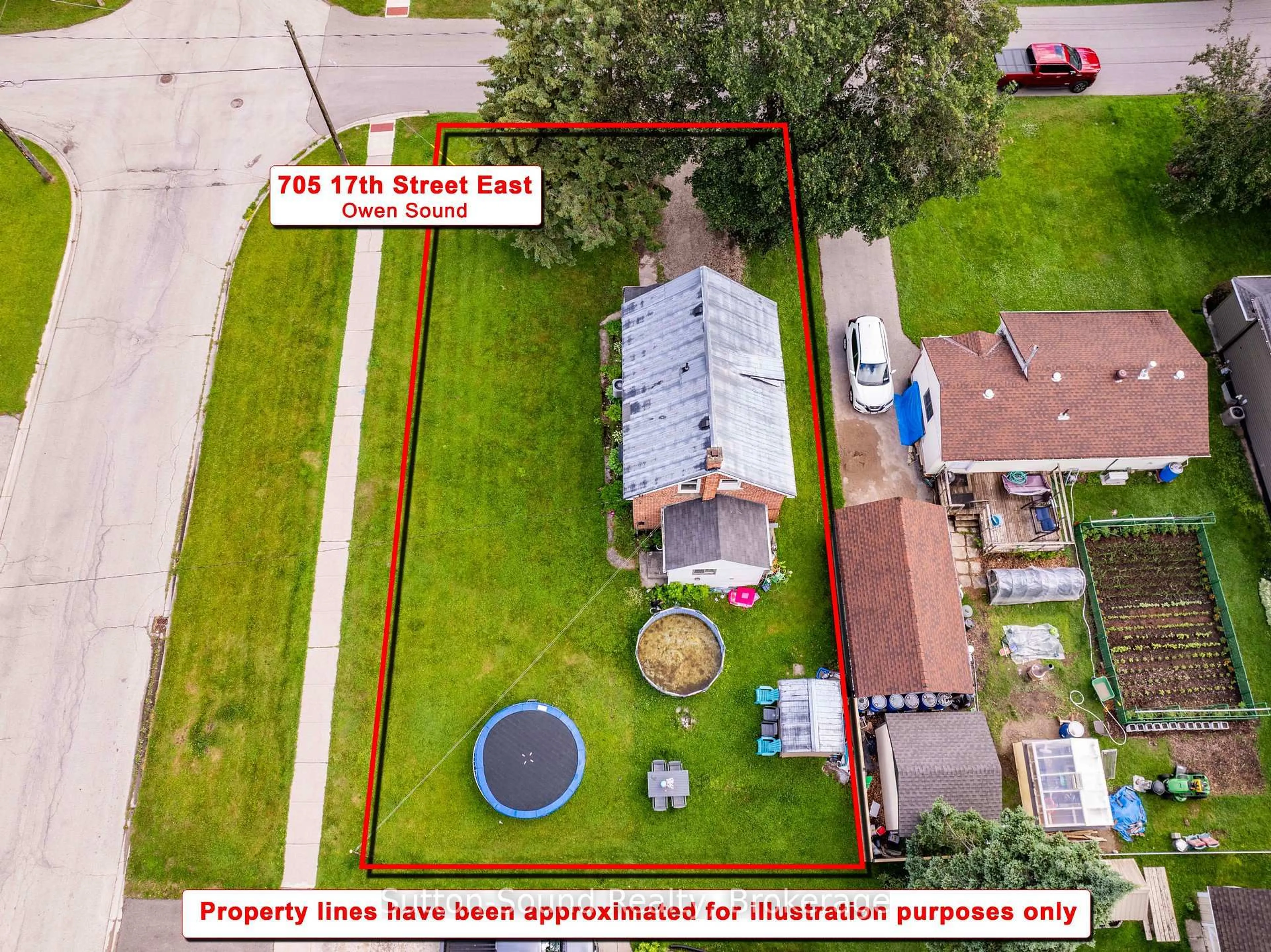 A pic from outside/outdoor area/front of a property/back of a property/a pic from drone, street for 705 17th St, Owen Sound Ontario N4K 2A4