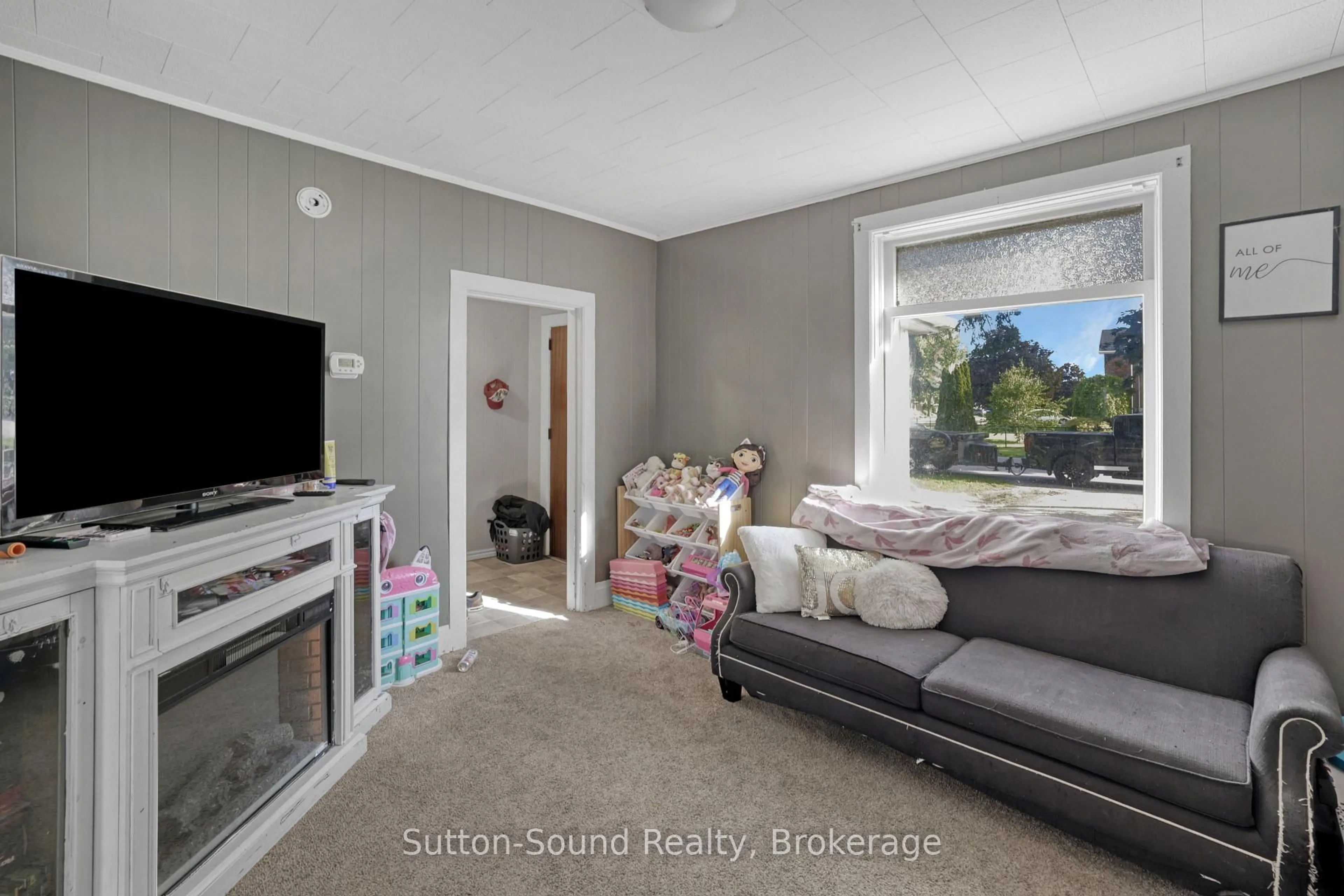 A pic of a room for 705 17th St, Owen Sound Ontario N4K 2A4