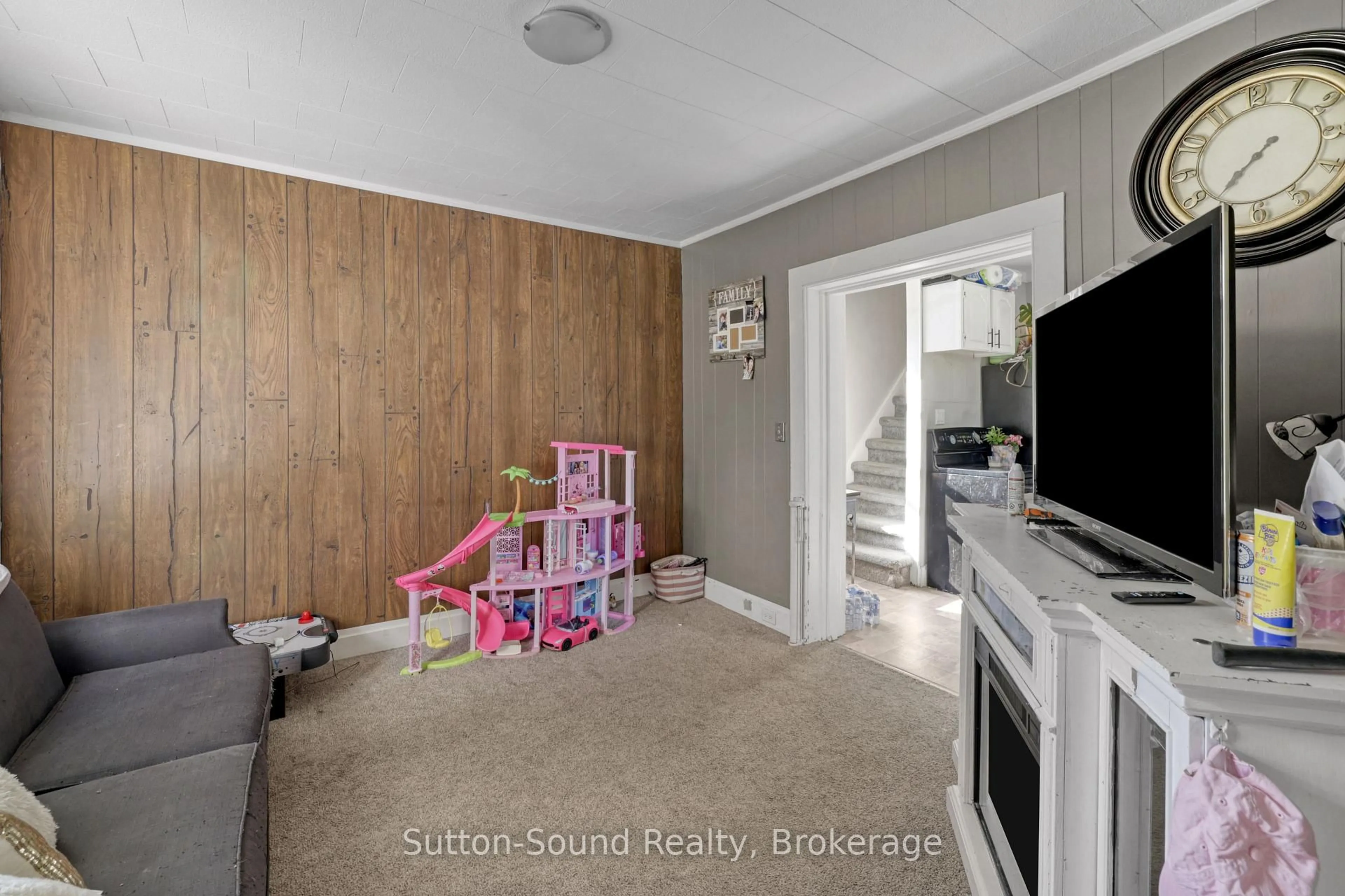 A pic of a room for 705 17th St, Owen Sound Ontario N4K 2A4
