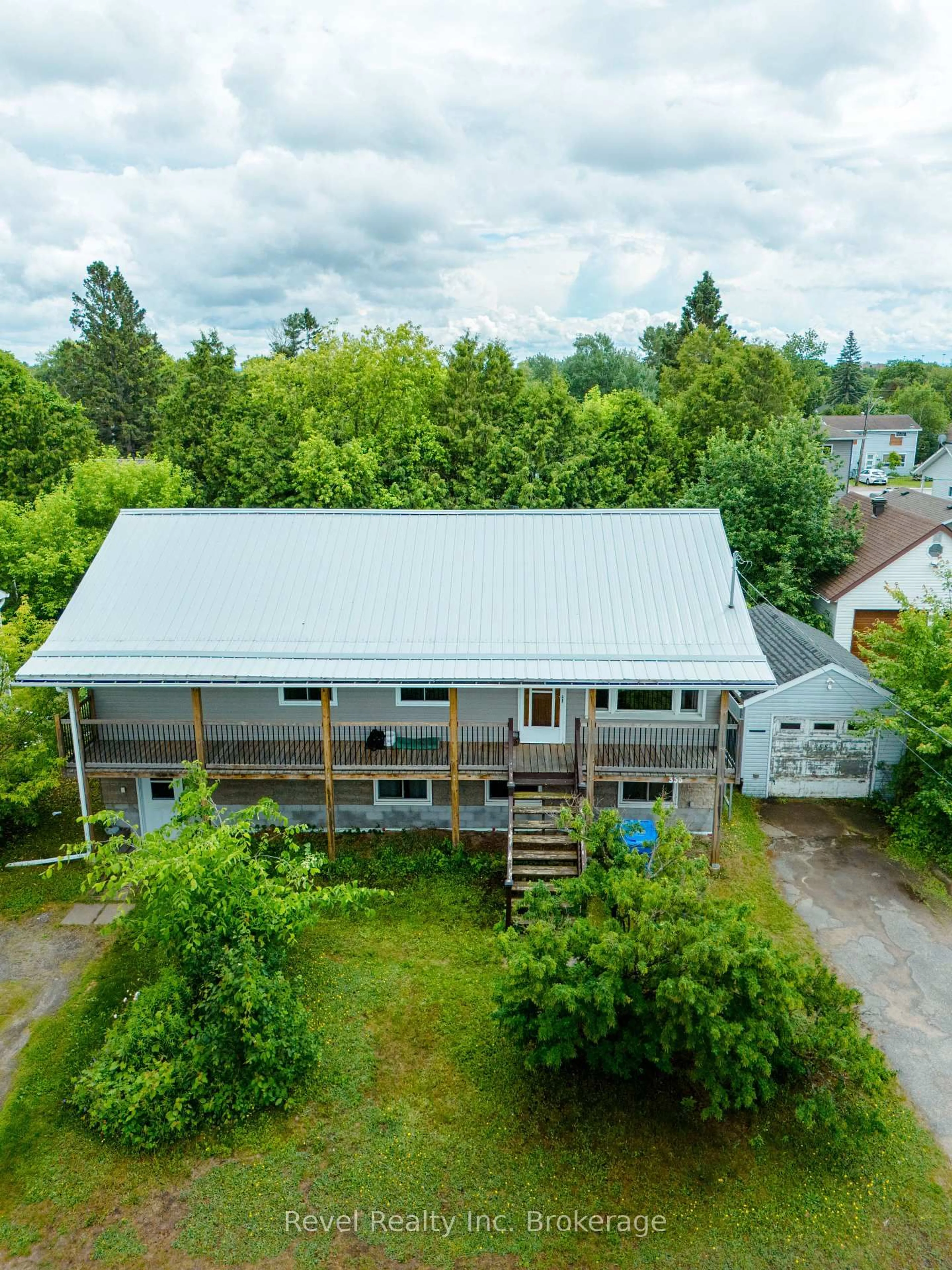A pic from outside/outdoor area/front of a property/back of a property/a pic from drone, building for 355 Angus Ave, North Bay Ontario P1B 7L7