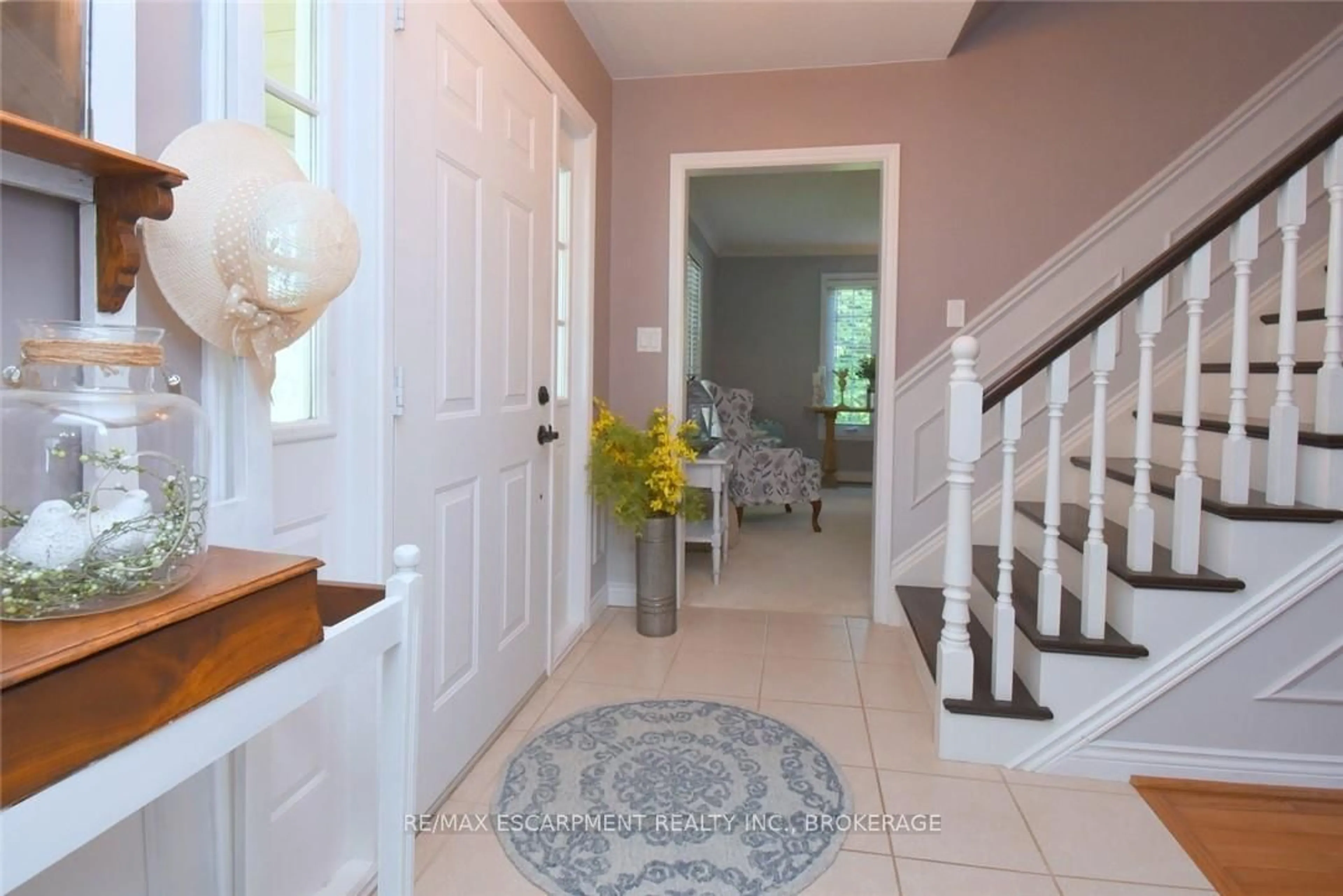 Indoor entryway for 24 Shaw St, Haldimand Ontario N3W 1K2