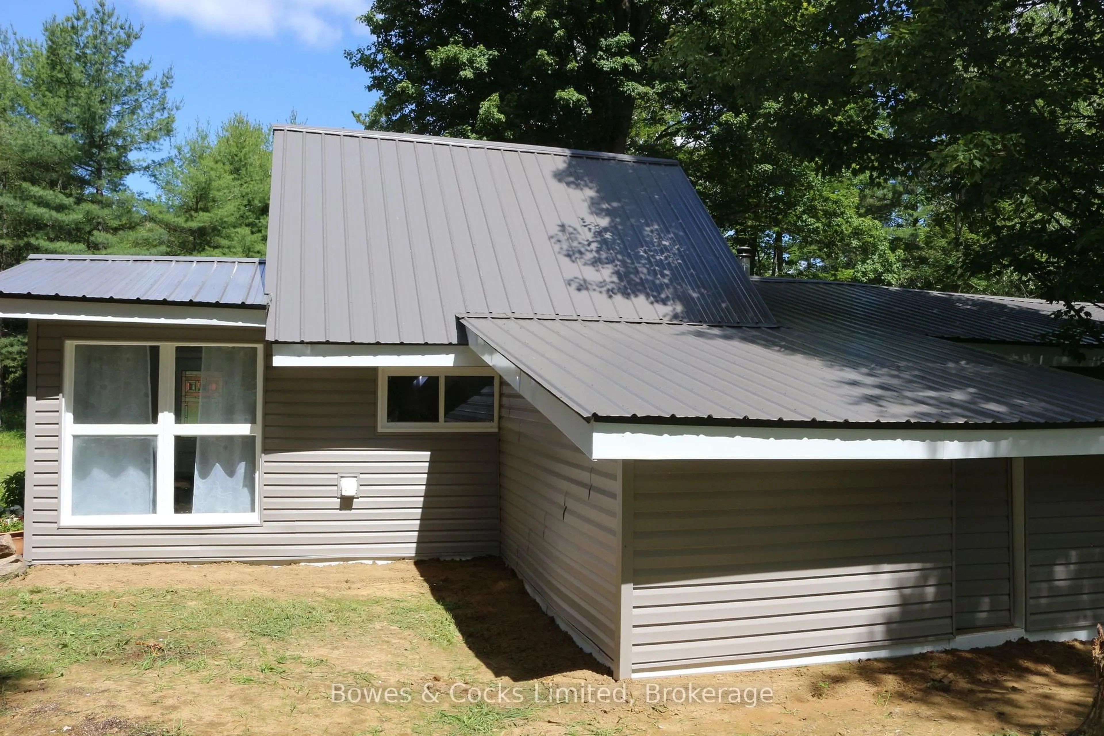 Home with vinyl exterior material, building for 1801A Bordenwood Rd, Arden Ontario K0H 1B0
