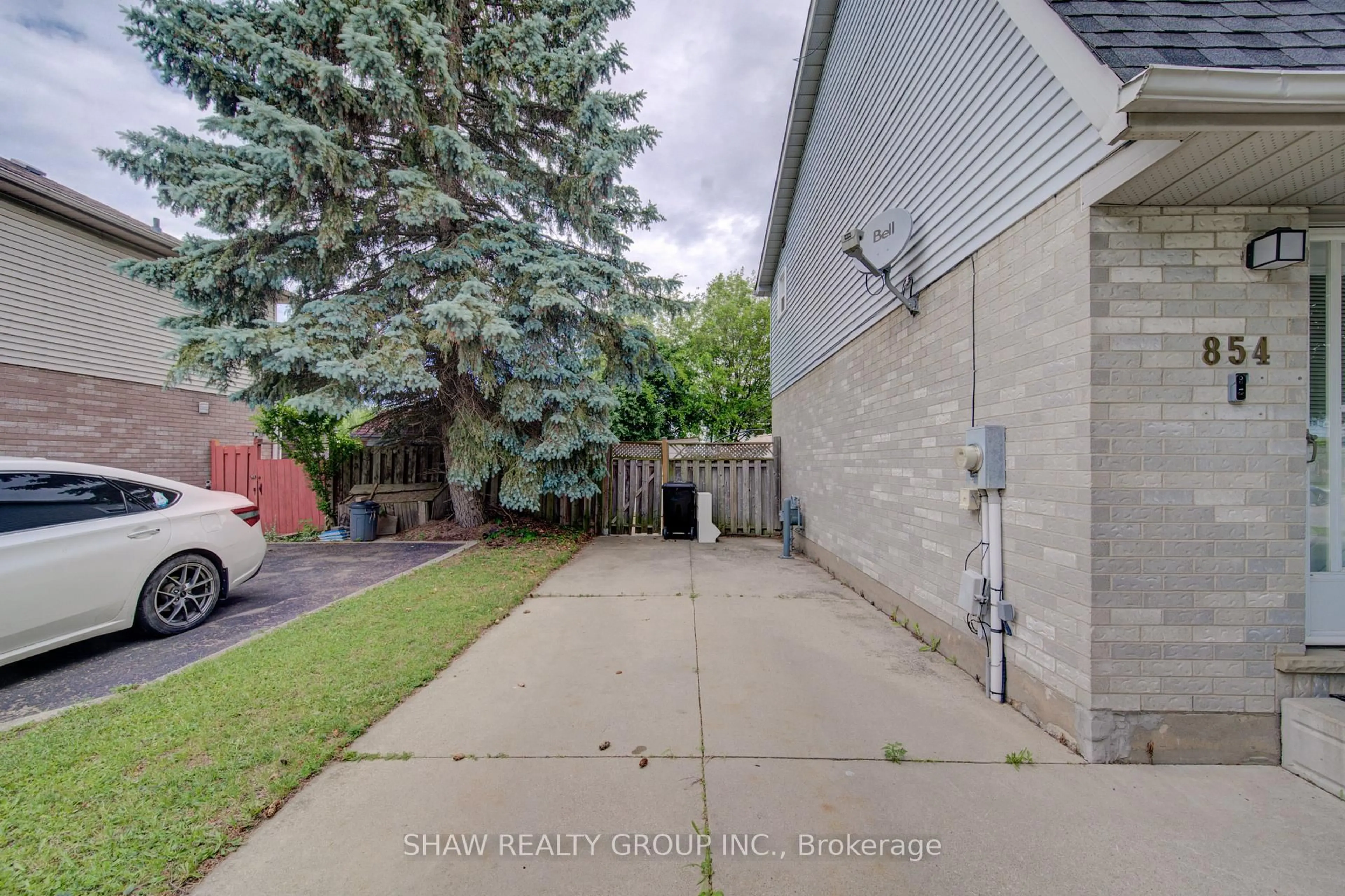 Patio, street for 854 Elgin St N, Cambridge St, Cambridge Ontario N1R 8C2