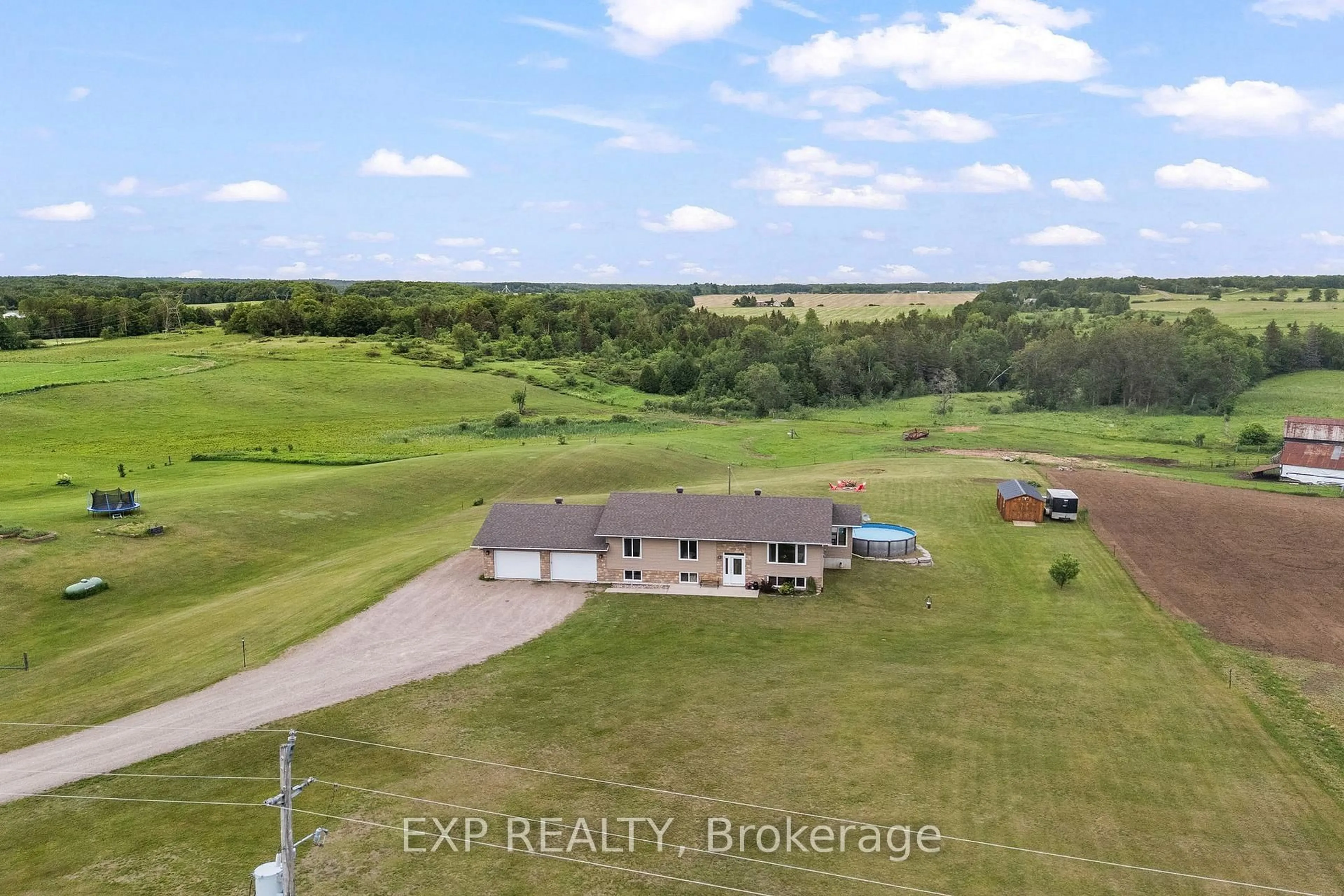 A pic from outside/outdoor area/front of a property/back of a property/a pic from drone, building for 566A Pinnacle Rd, Renfrew Ontario K7V 3Z6