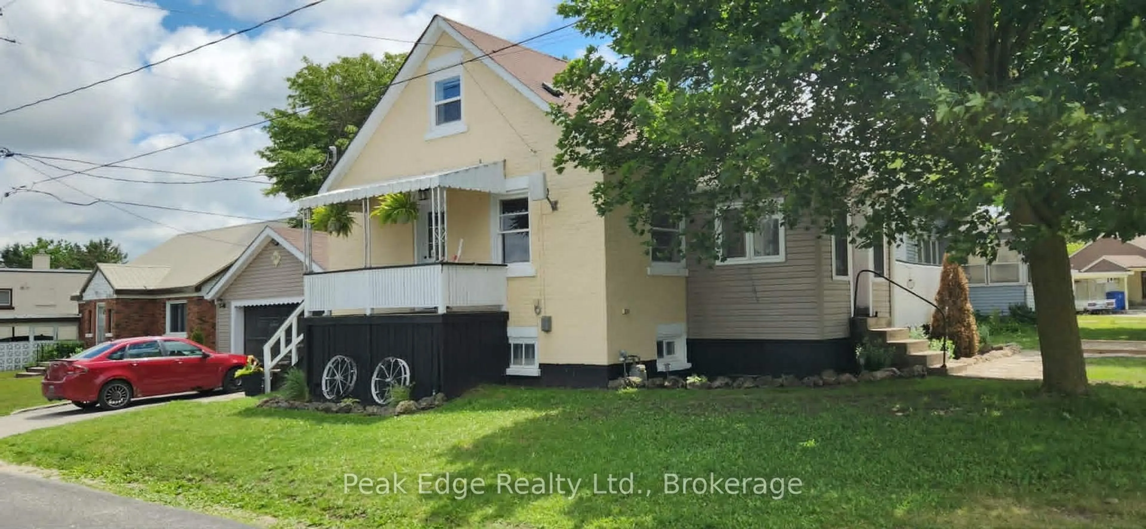 Home with vinyl exterior material, street for 281 6th St, Hanover Ontario N4N 1C3