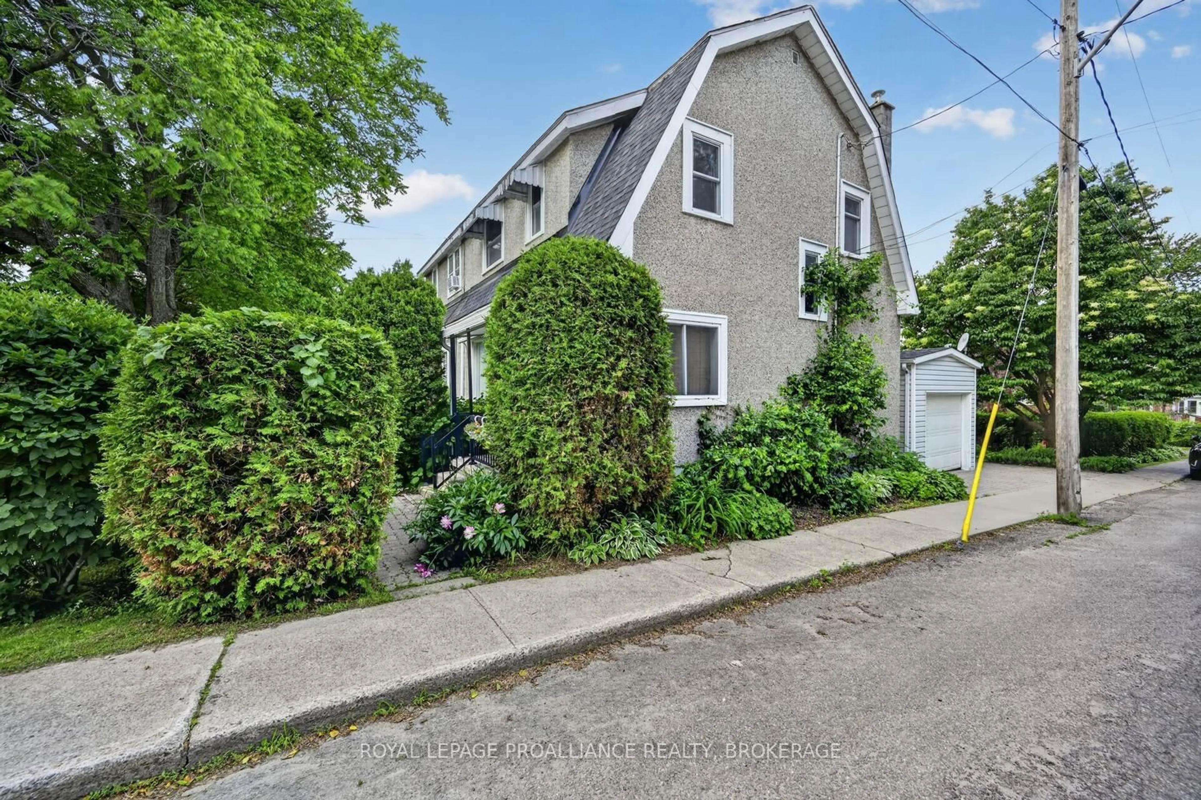 Unknown for 164 Pearl St, Brockville Ontario K6V 4C8