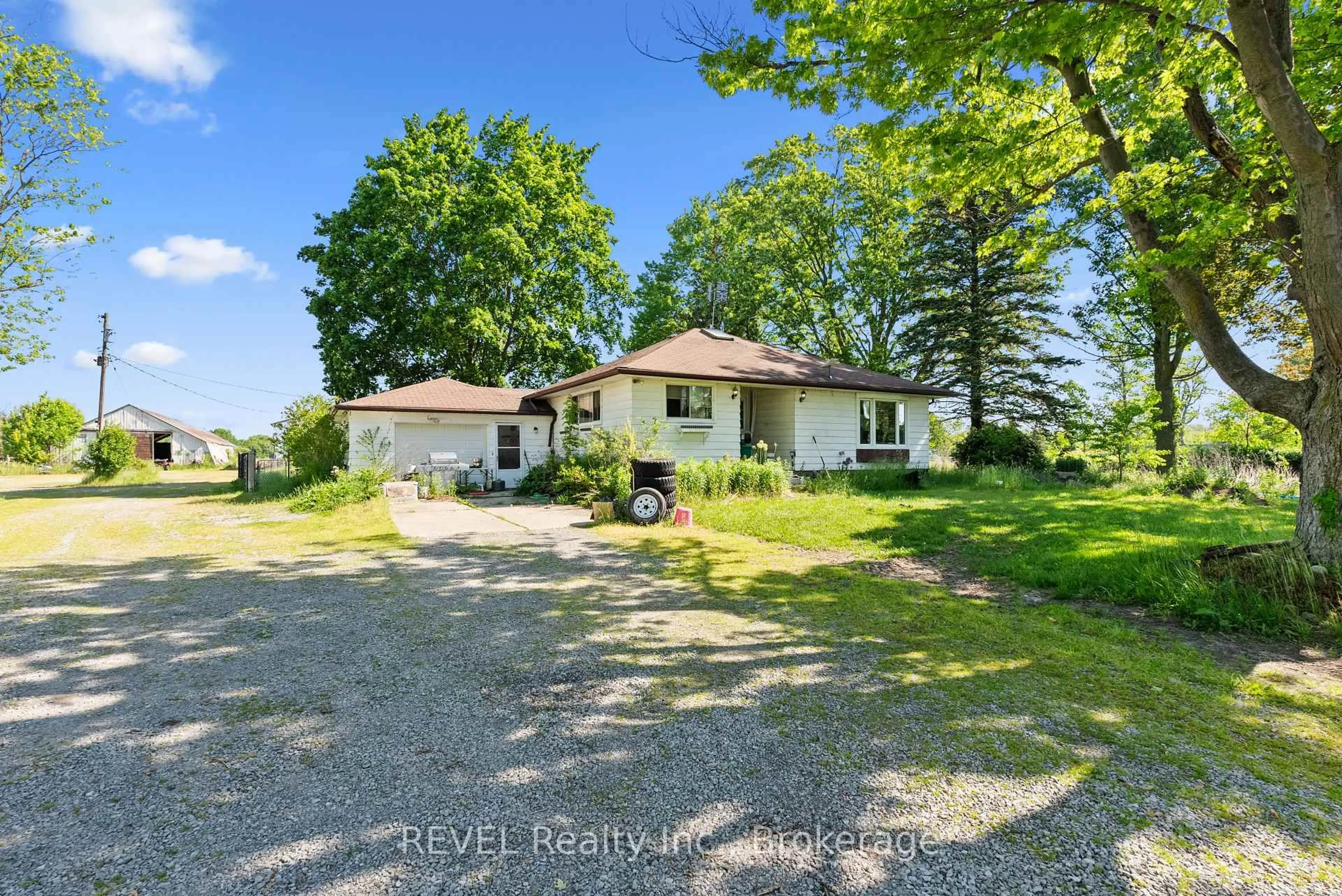 A pic from outside/outdoor area/front of a property/back of a property/a pic from drone, unknown for 43758 Highway 3 (Forks RD) Highway, Wainfleet Ontario L0S 1V0