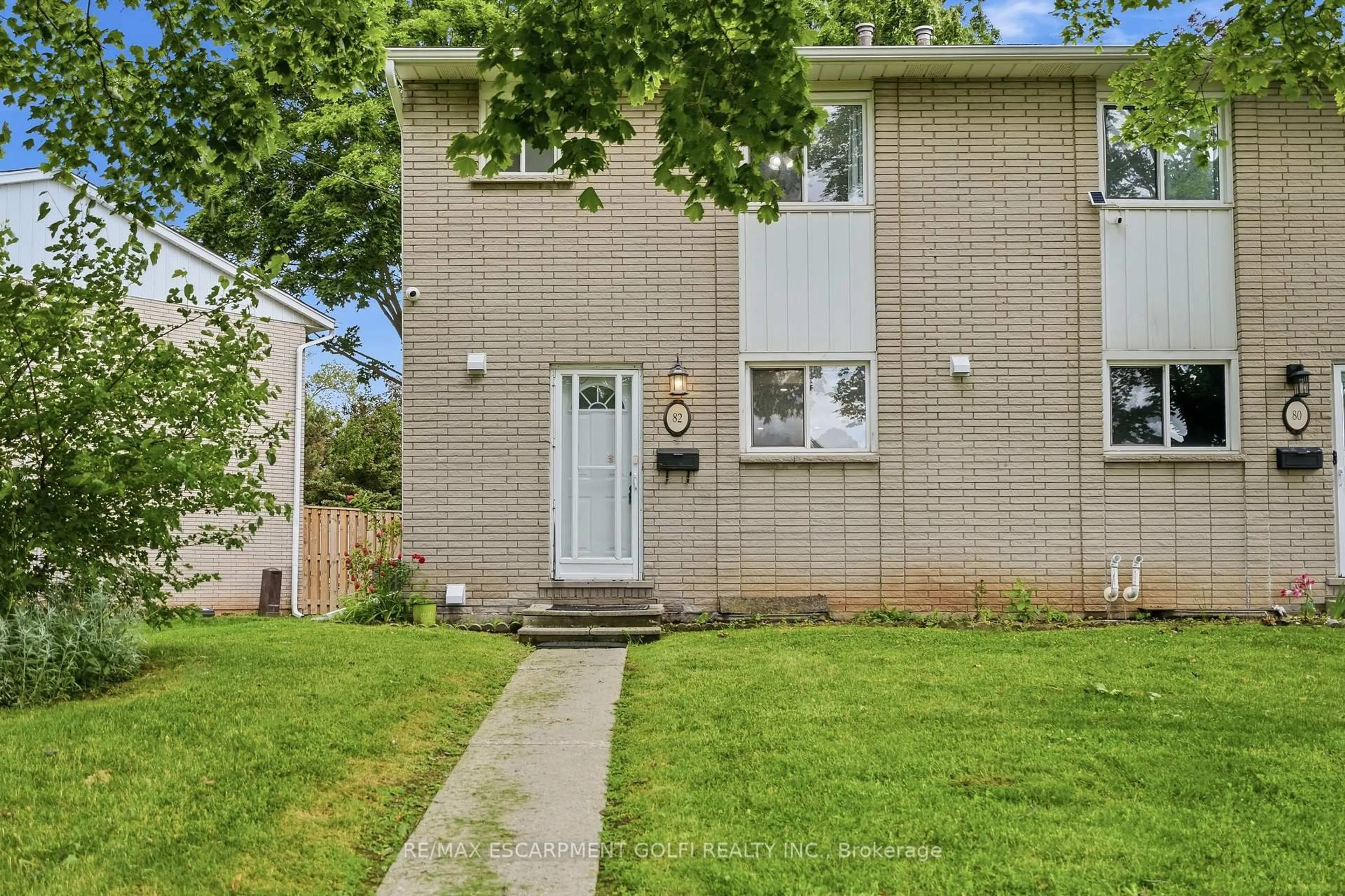 Home with brick exterior material, street for 82 Riverdale Dr #14, Hamilton Ontario L8E 1K3