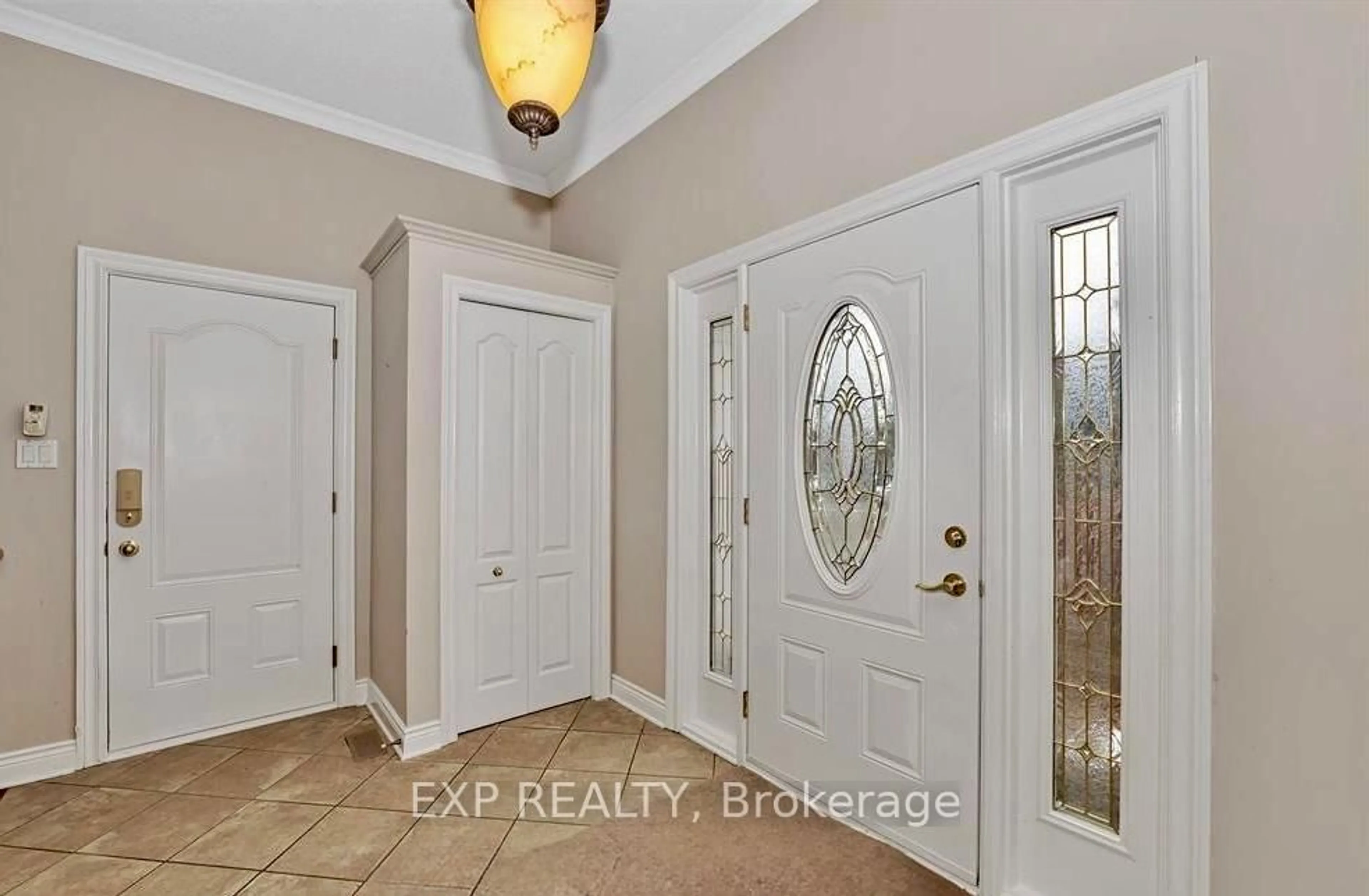 Indoor entryway for 60 PIONEER Dr, North Grenville Ontario K0G 1J0
