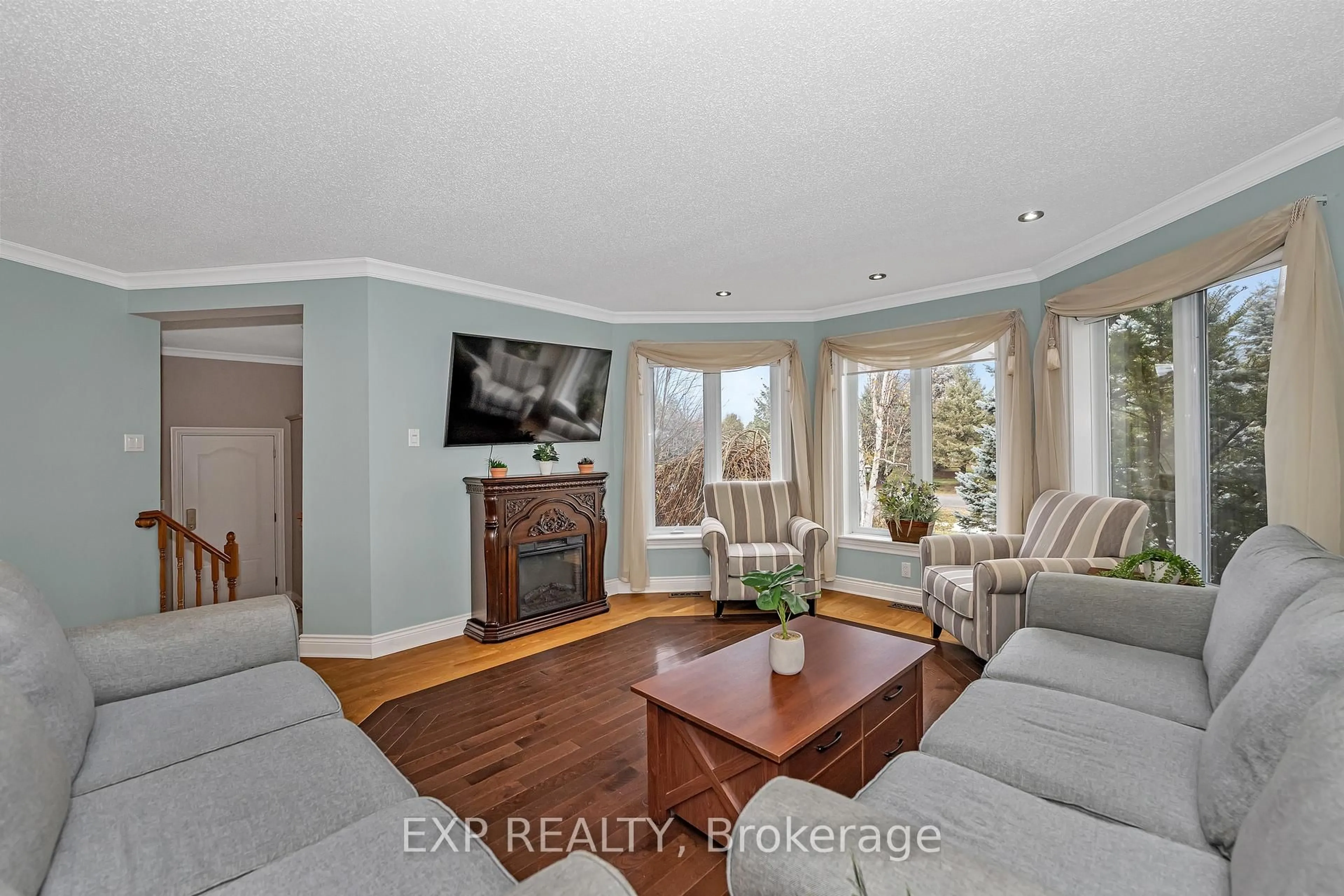 Living room with furniture, unknown for 60 PIONEER Dr, North Grenville Ontario K0G 1J0