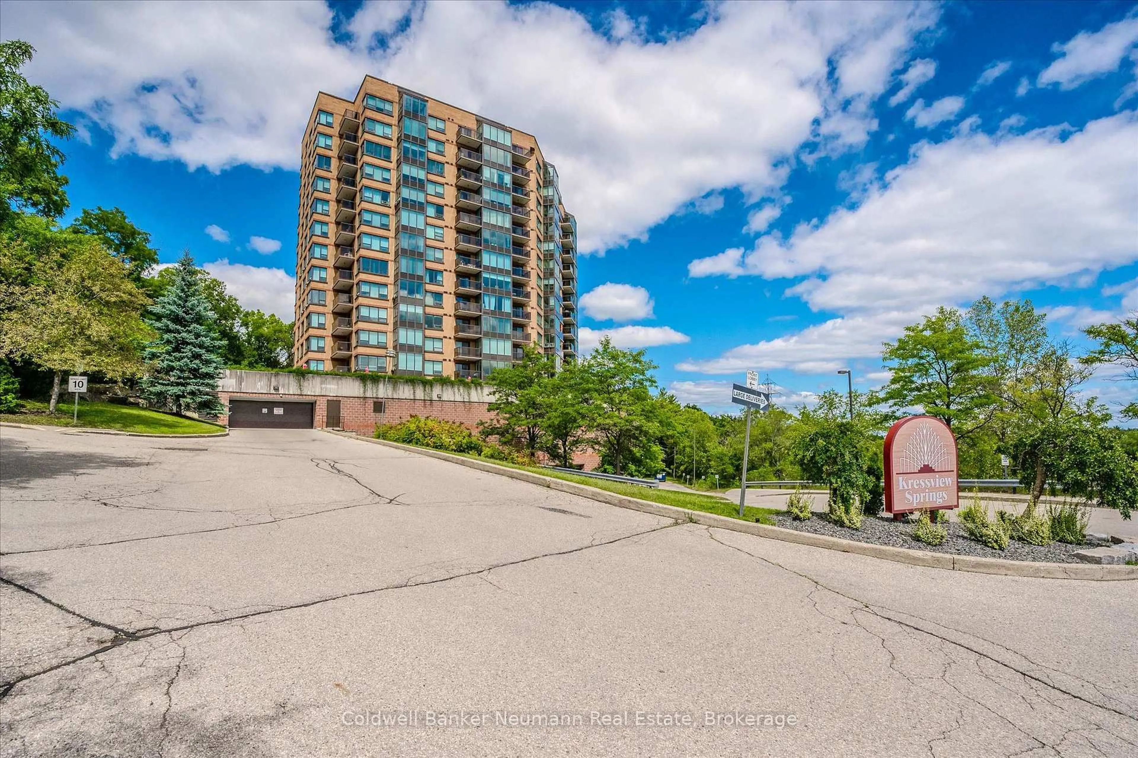A pic from outside/outdoor area/front of a property/back of a property/a pic from drone, water/lake/river/ocean view for 237 King St #1106, Cambridge Ontario N3H 5L2