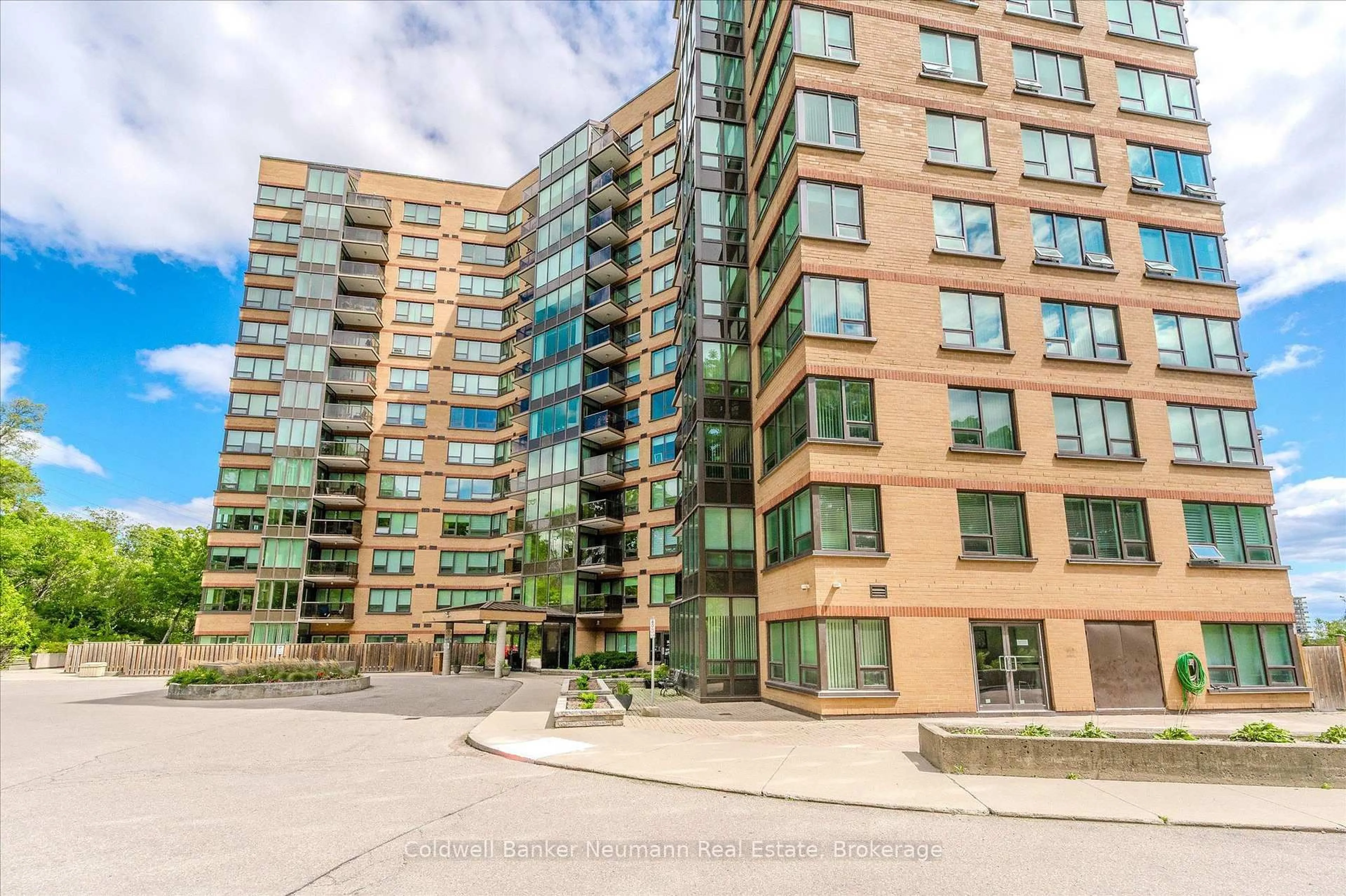 A pic from outside/outdoor area/front of a property/back of a property/a pic from drone, unknown for 237 King St #1106, Cambridge Ontario N3H 5L2
