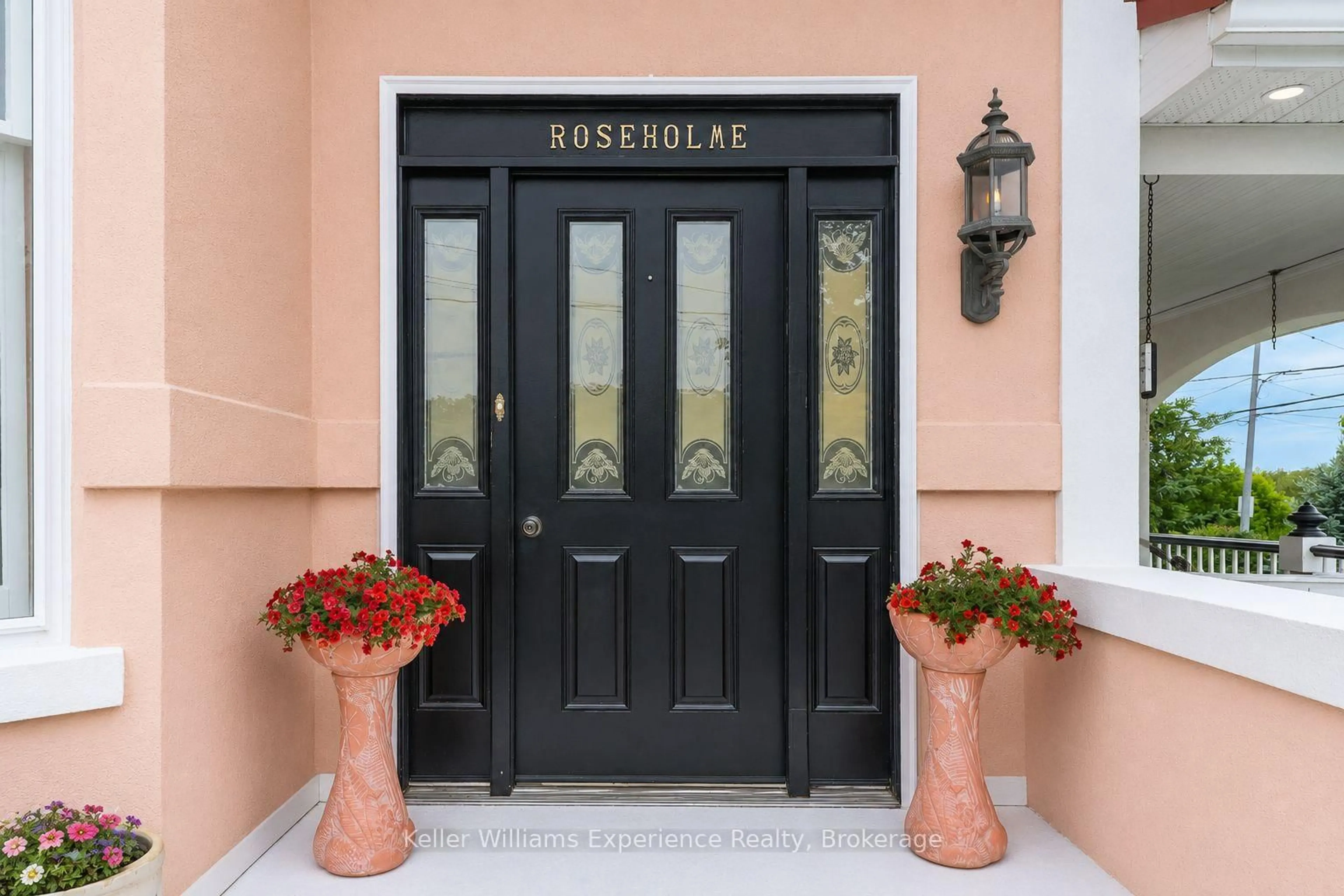 Indoor entryway for 85 10th St, Hanover Ontario N4N 1M9