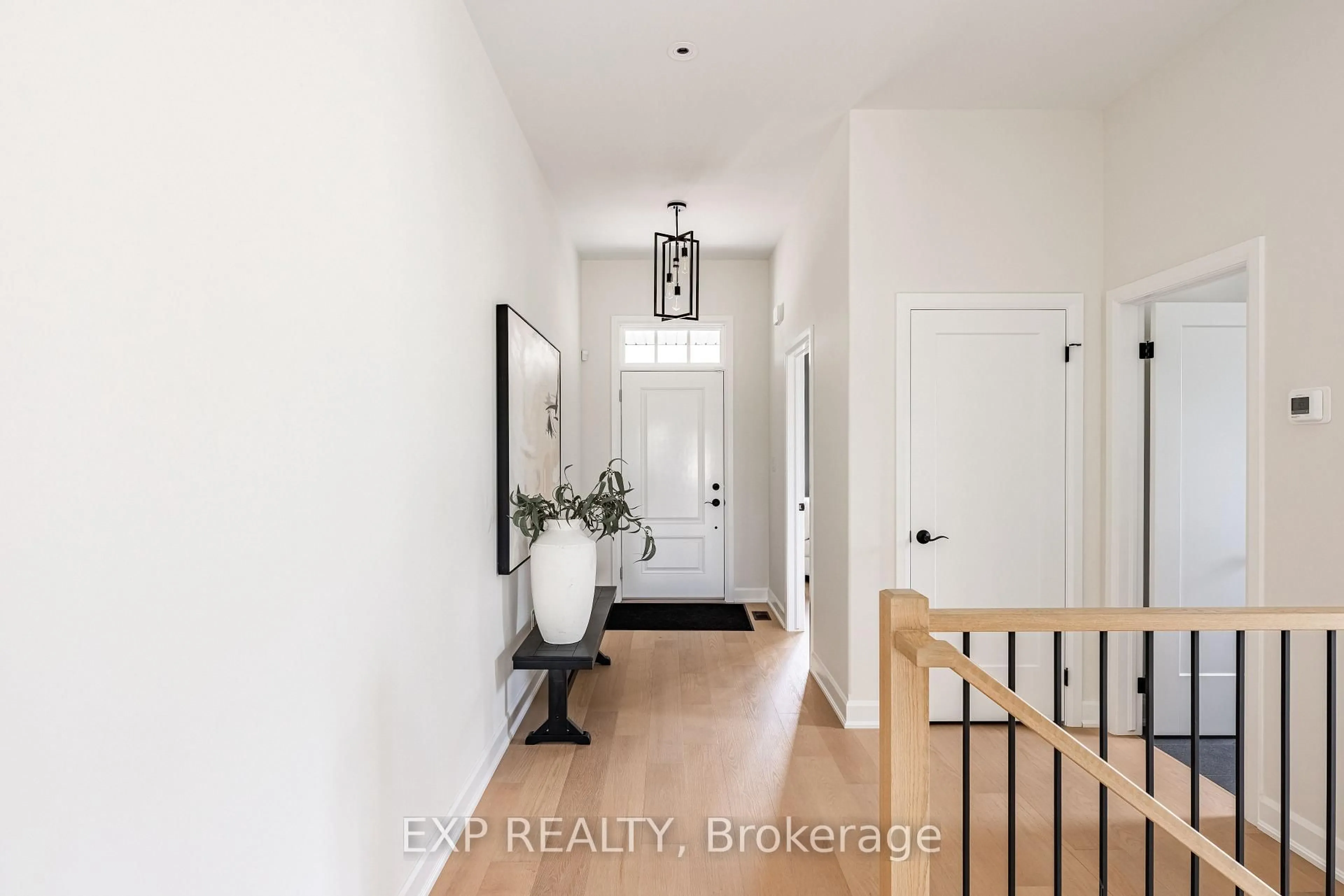 Indoor entryway for 26 Harvest Dr, Niagara-on-the-Lake Ontario L0S 1J0