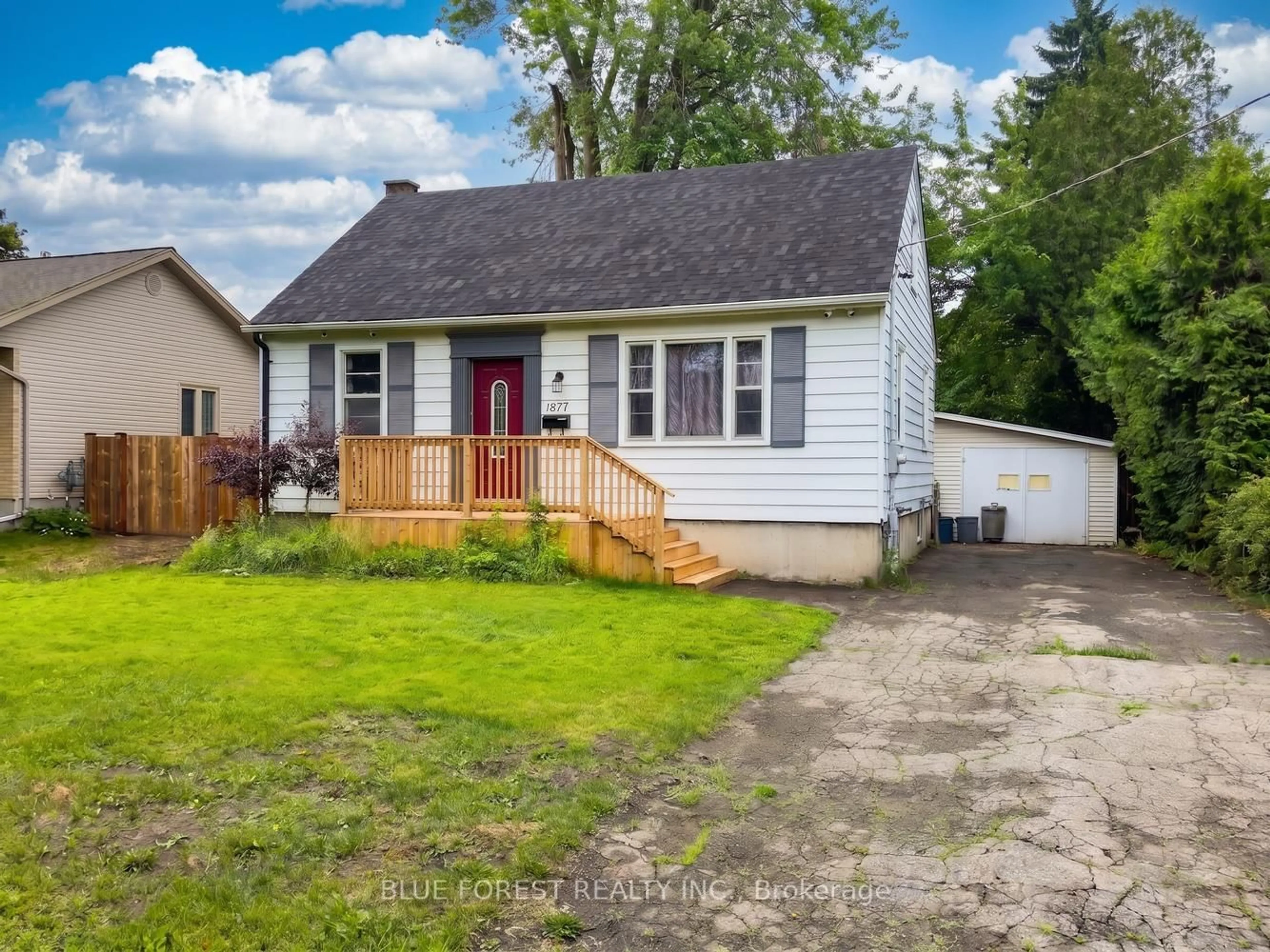 A pic from outside/outdoor area/front of a property/back of a property/a pic from drone, street for 1877 Royal Cres, London East Ontario N5W 2A9