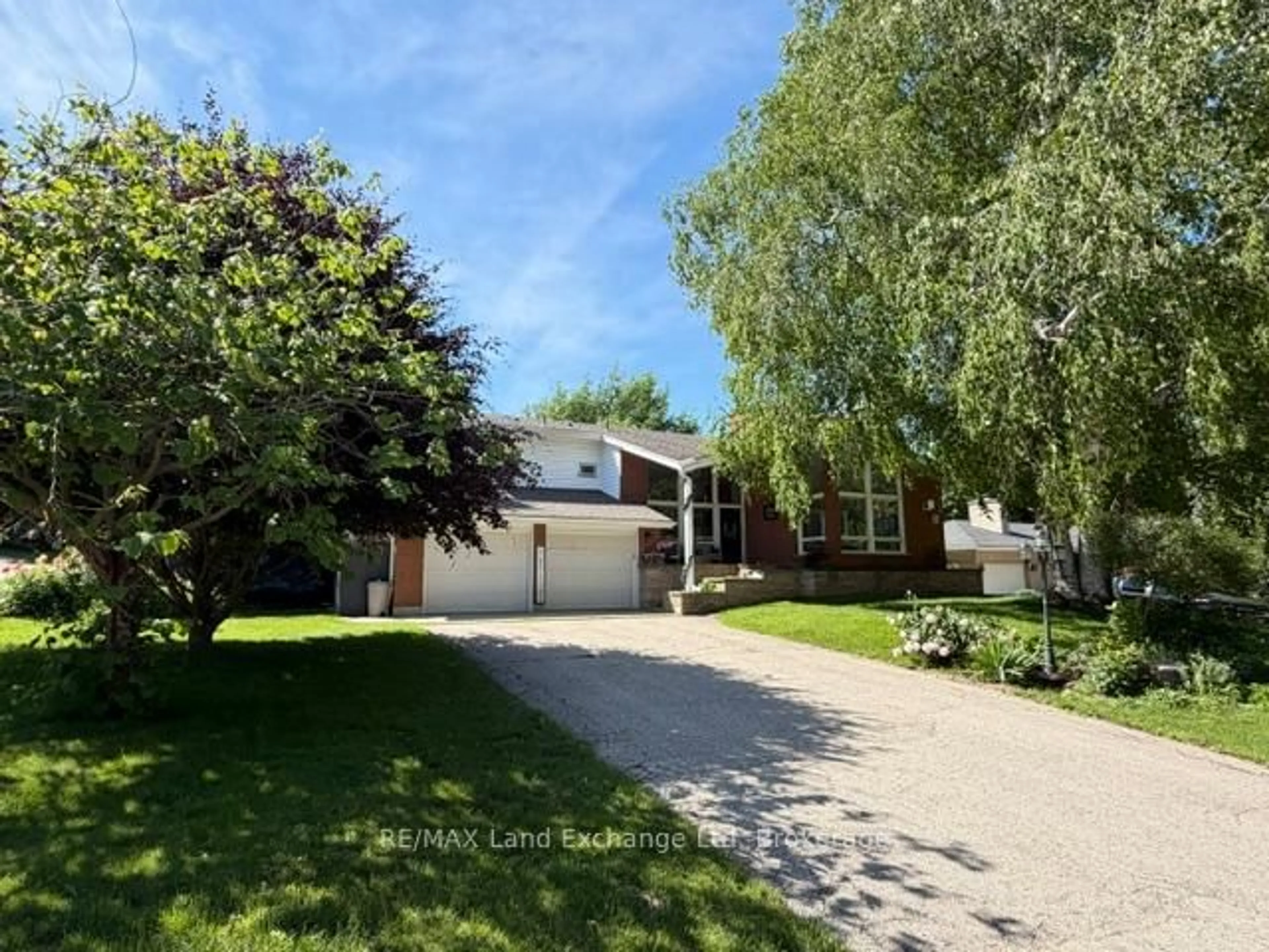 A pic from outside/outdoor area/front of a property/back of a property/a pic from drone, street for 320 Summit Dr, North Huron Ontario N0G 2W0