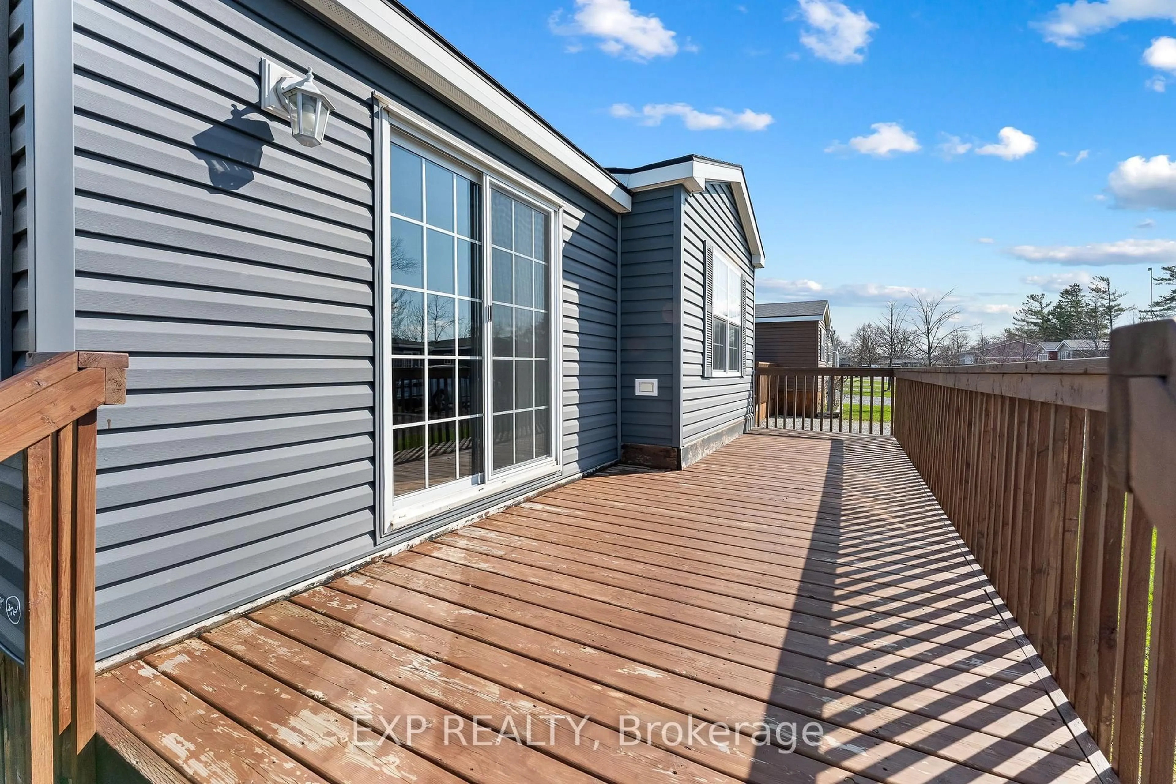 Home with vinyl exterior material, water/lake/river/ocean view for 1501 Line 8 Rd #110, Niagara-on-the-Lake Ontario L0S 1J0