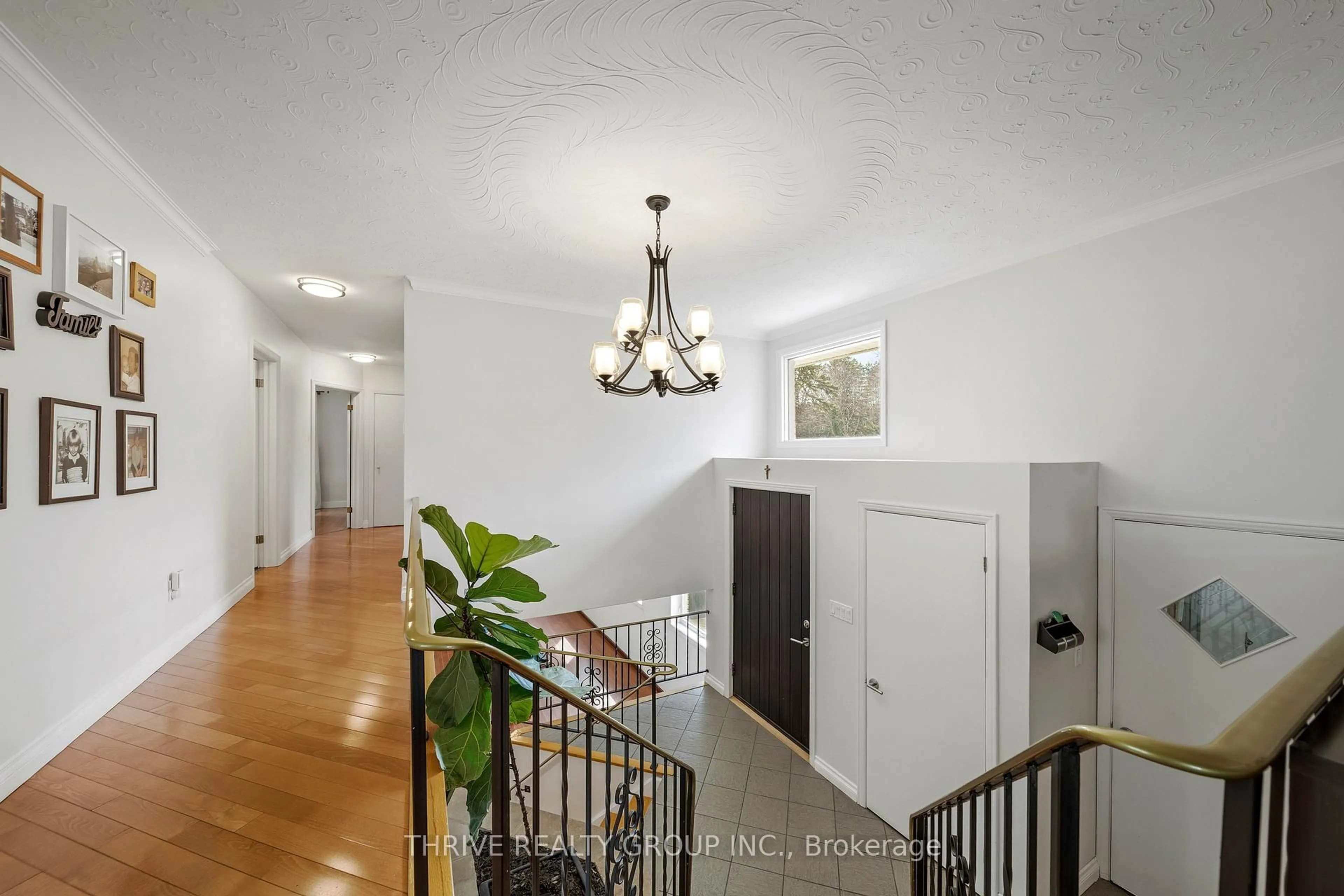 Indoor entryway for 688 Westmount Hill Dr, London South Ontario N6K 1B2