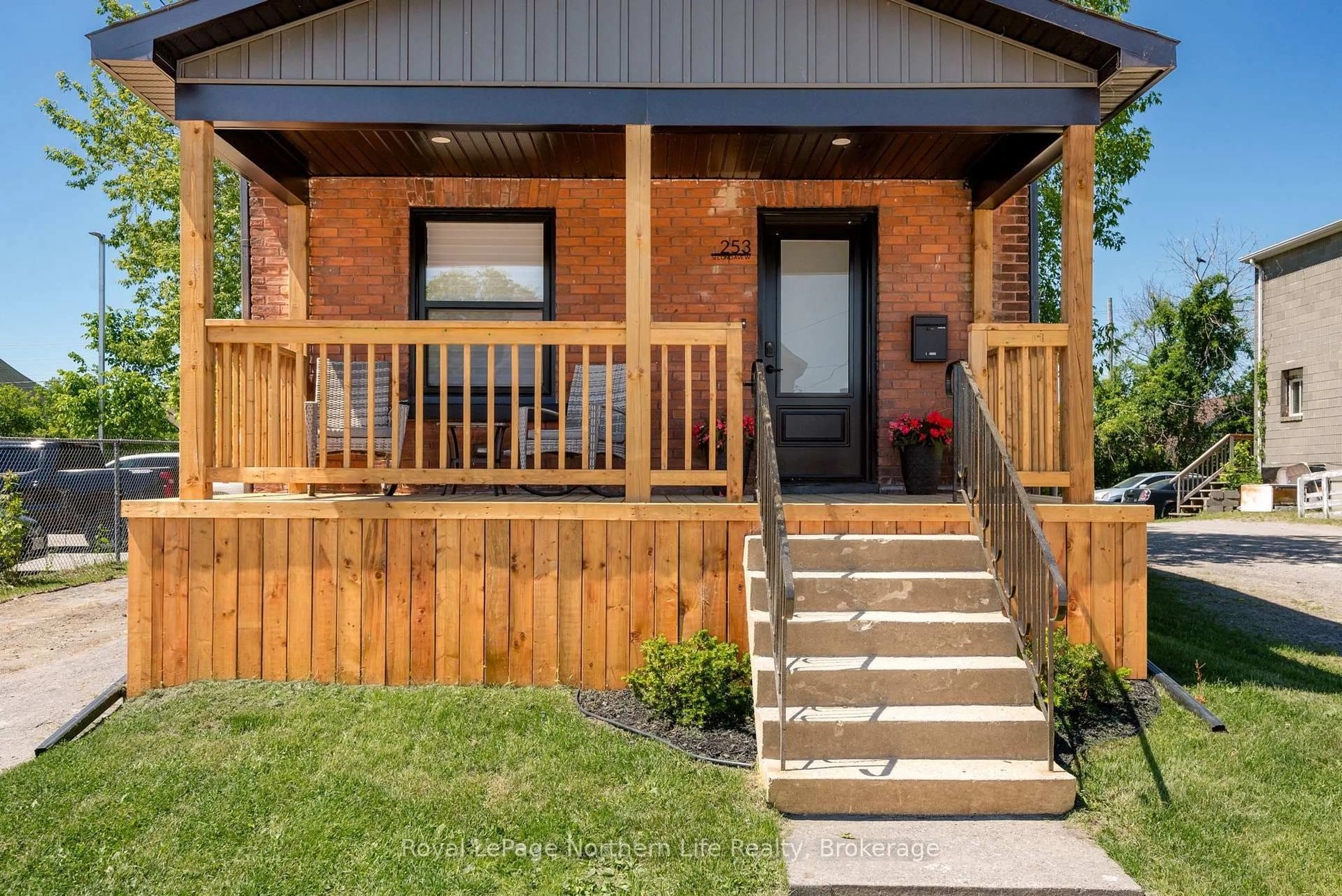 Unknown for 253 Second Ave, North Bay Ontario P1B 3L1