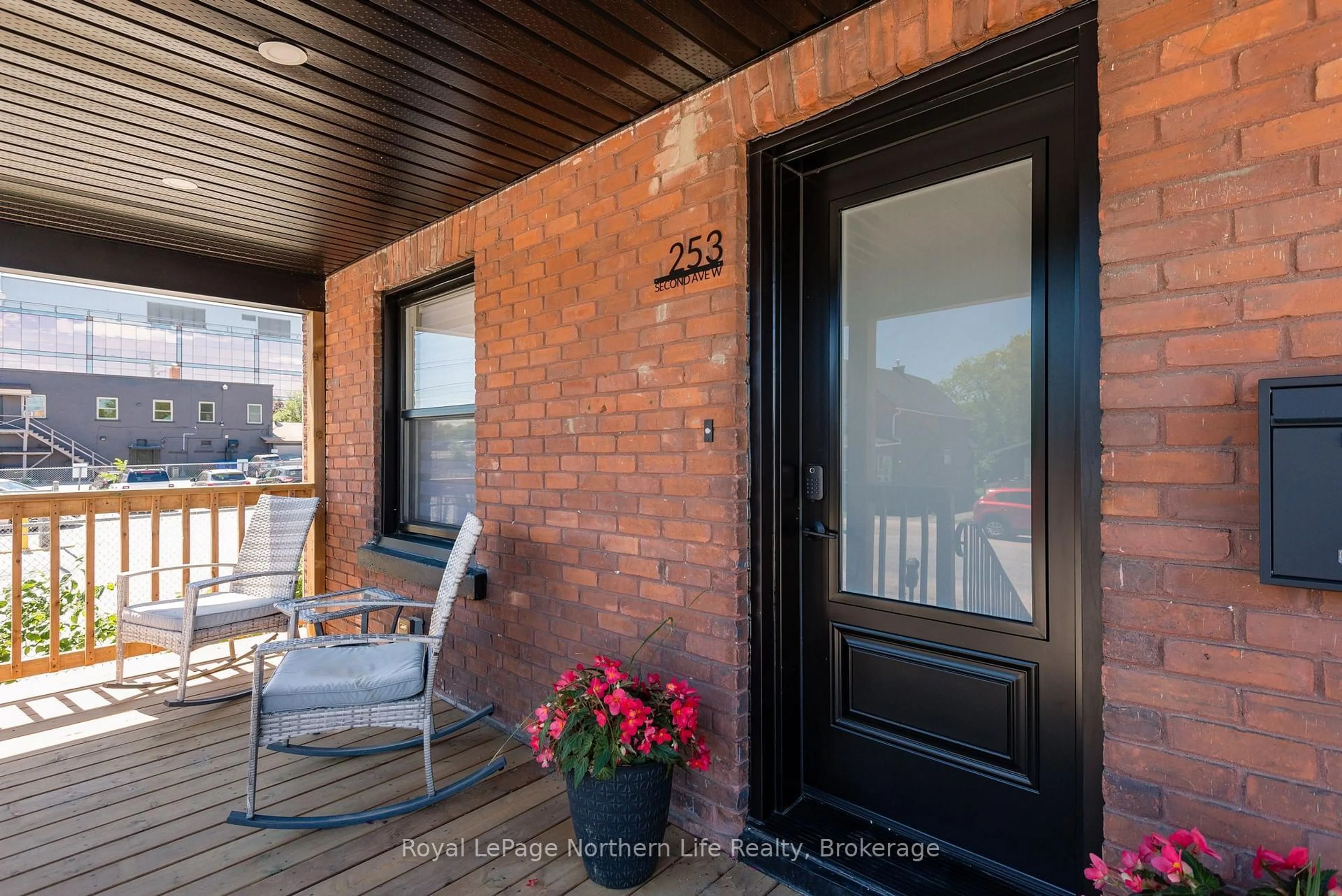 Unknown for 253 Second Ave, North Bay Ontario P1B 3L1