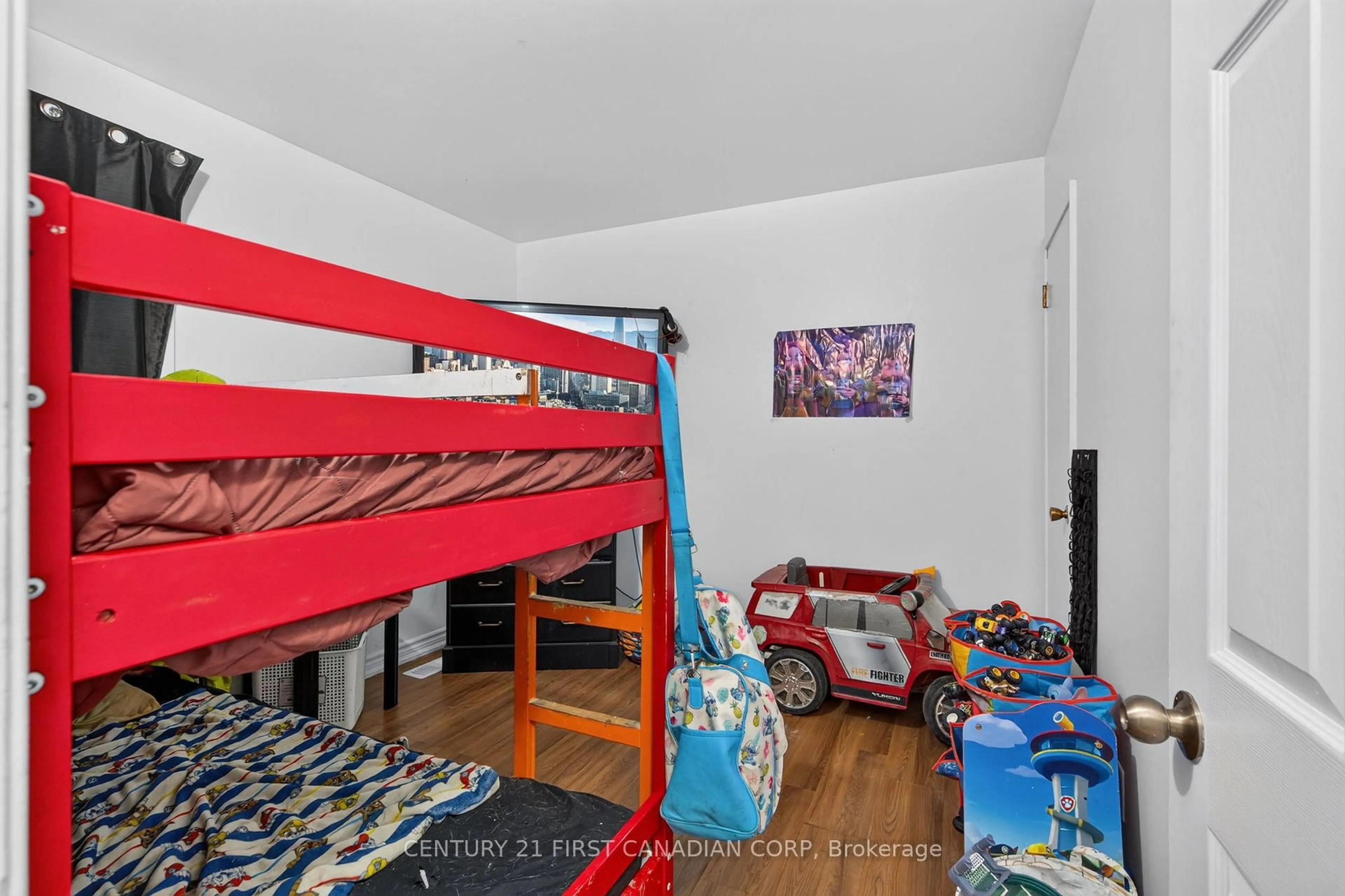 A pic of a room for 713 Adelaide St, London East Ontario N5Y 2L4