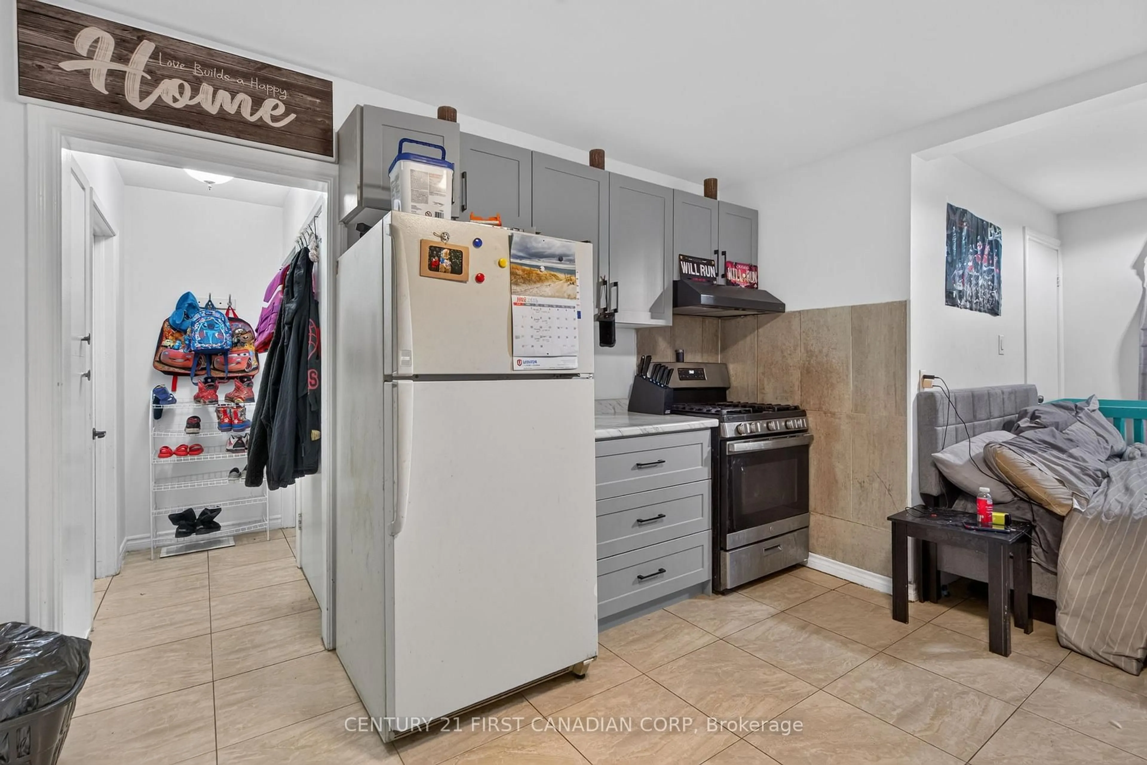 Standard kitchen, unknown for 713 Adelaide St, London East Ontario N5Y 2L4