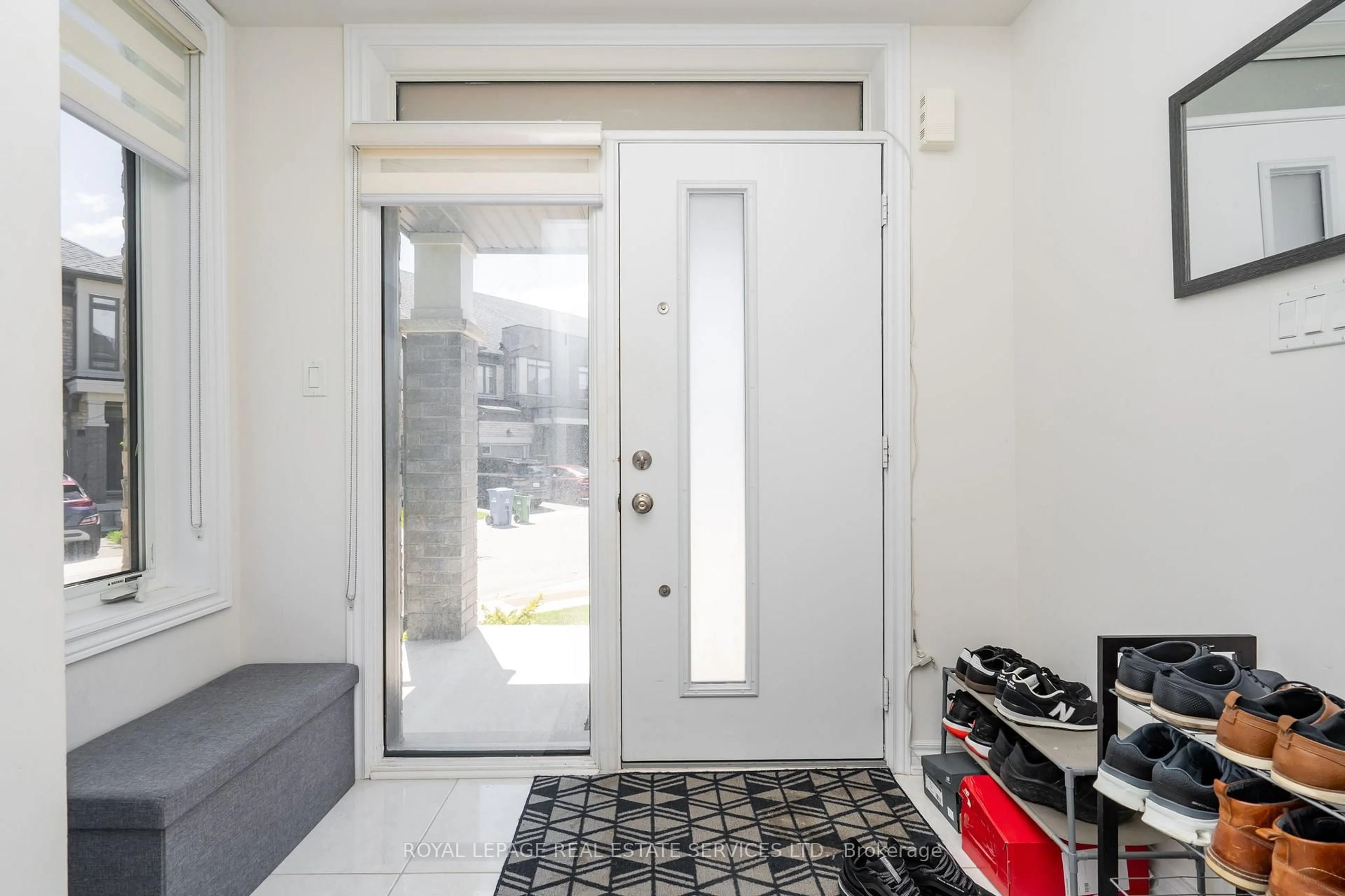 Indoor entryway for 166 Deerpath Dr #72, Guelph Ontario N1K 0E2