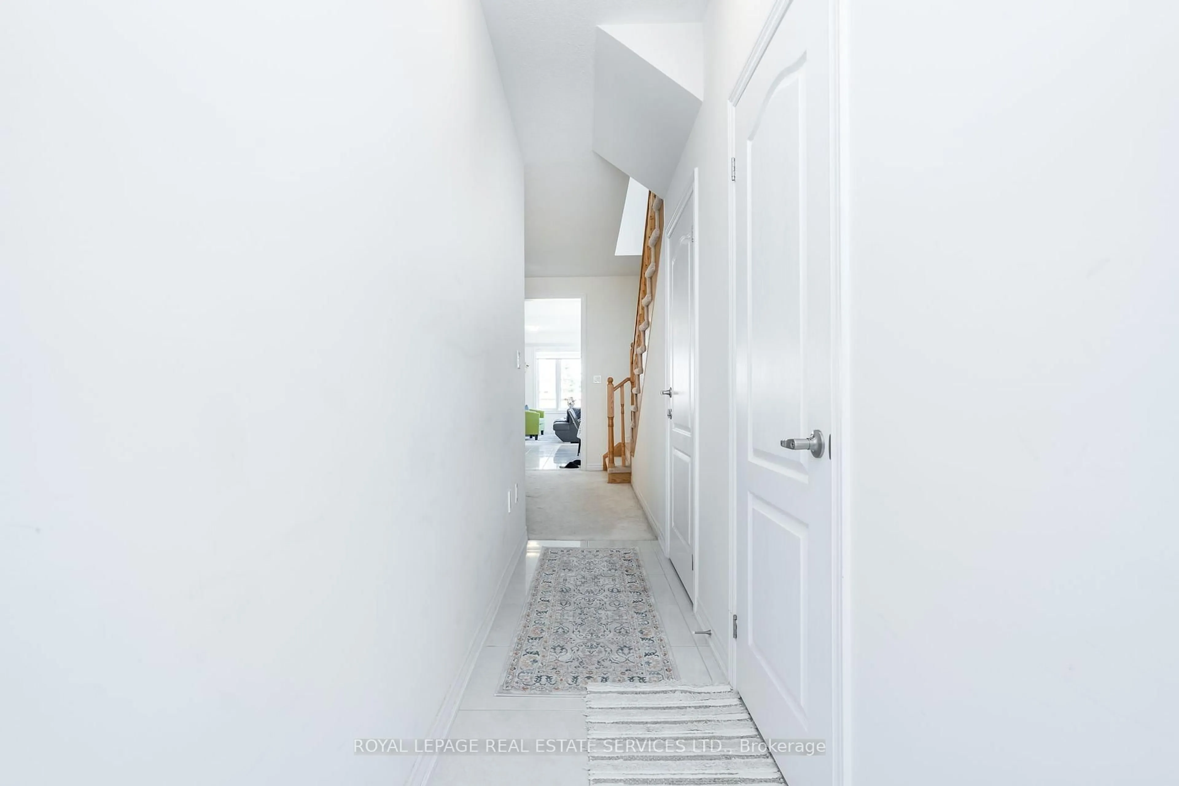 Indoor entryway for 166 Deerpath Dr #72, Guelph Ontario N1K 0E2
