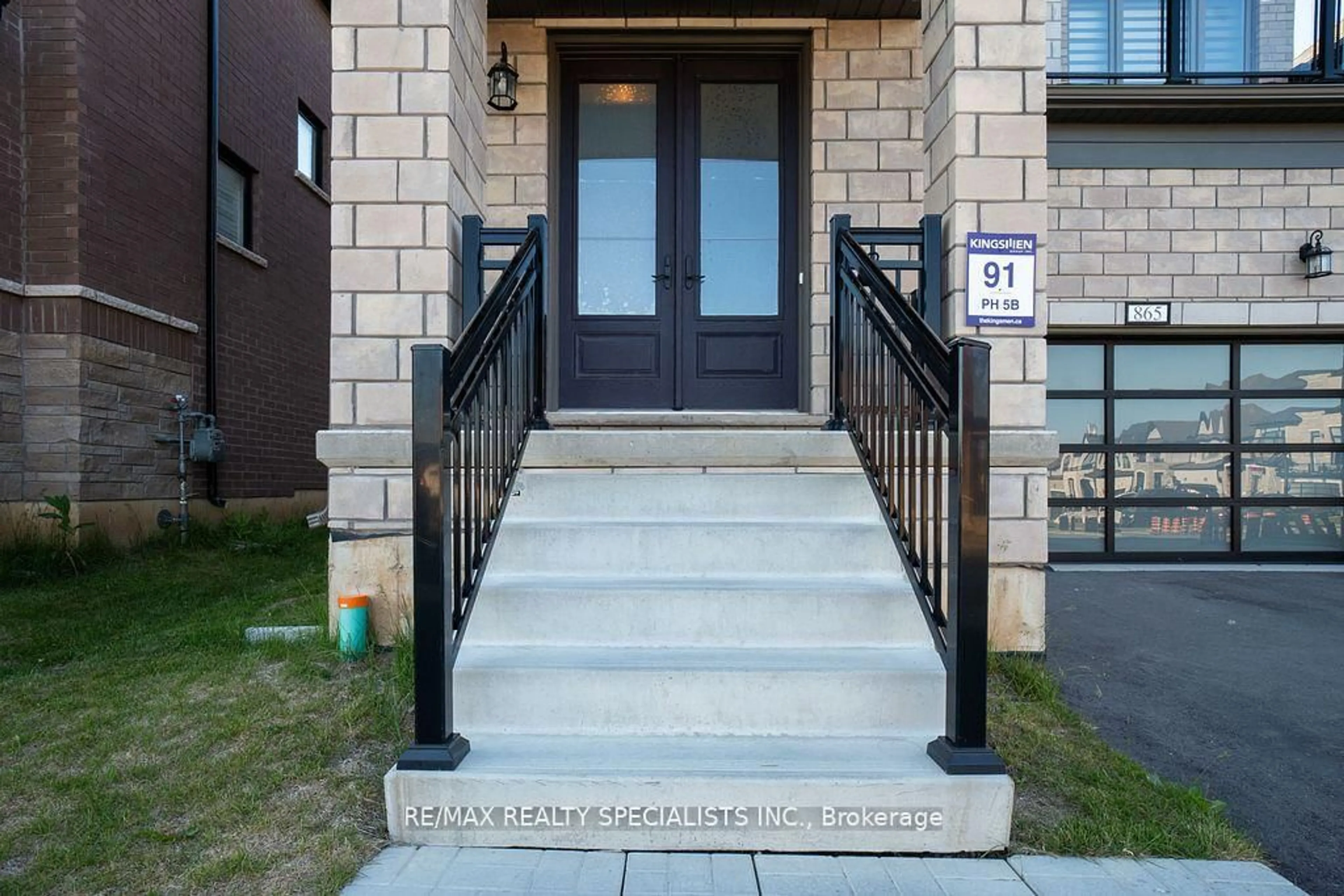 Indoor entryway for 865 Knights Lane, Woodstock Ontario N4T 0P7
