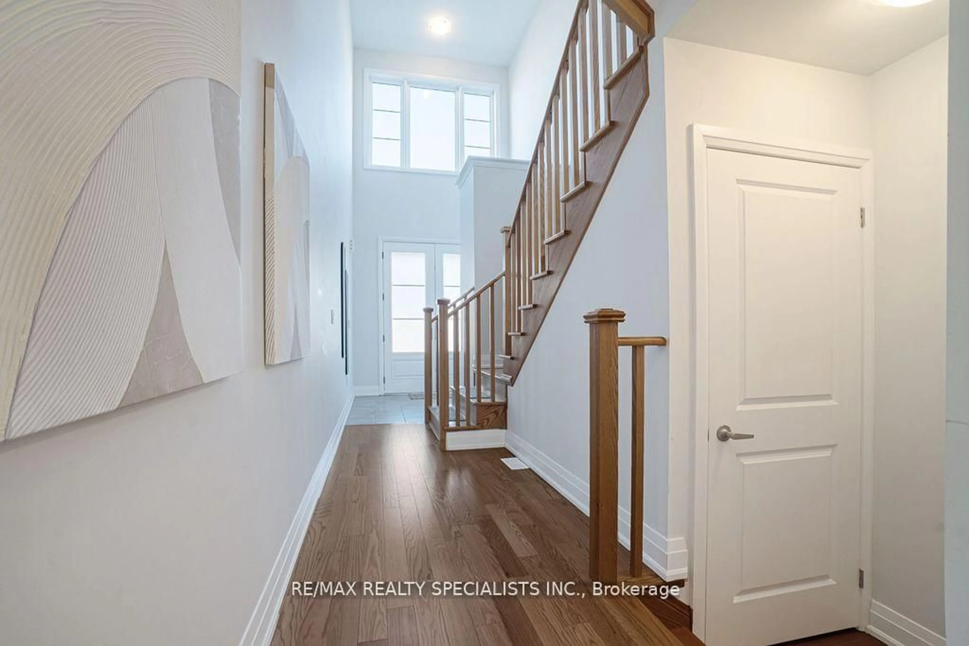 Indoor entryway for 865 Knights Lane, Woodstock Ontario N4T 0P7