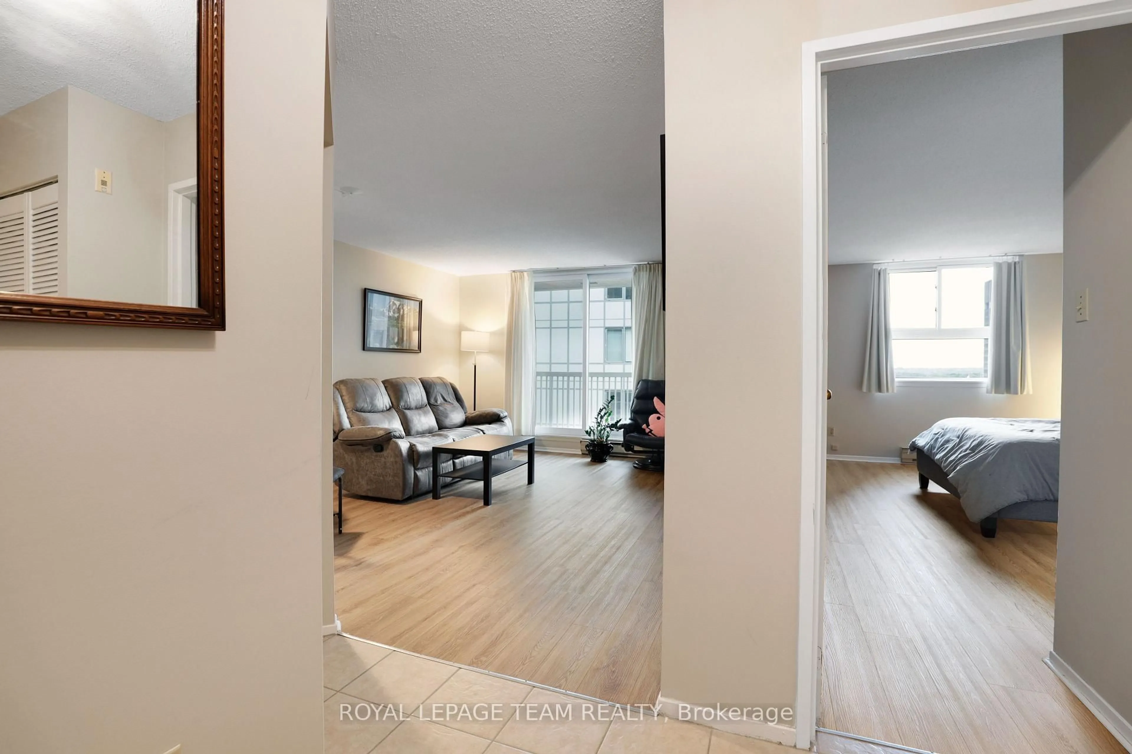 Unknown for 110 Forward Ave #904, Ottawa Ontario K1Y 4S9