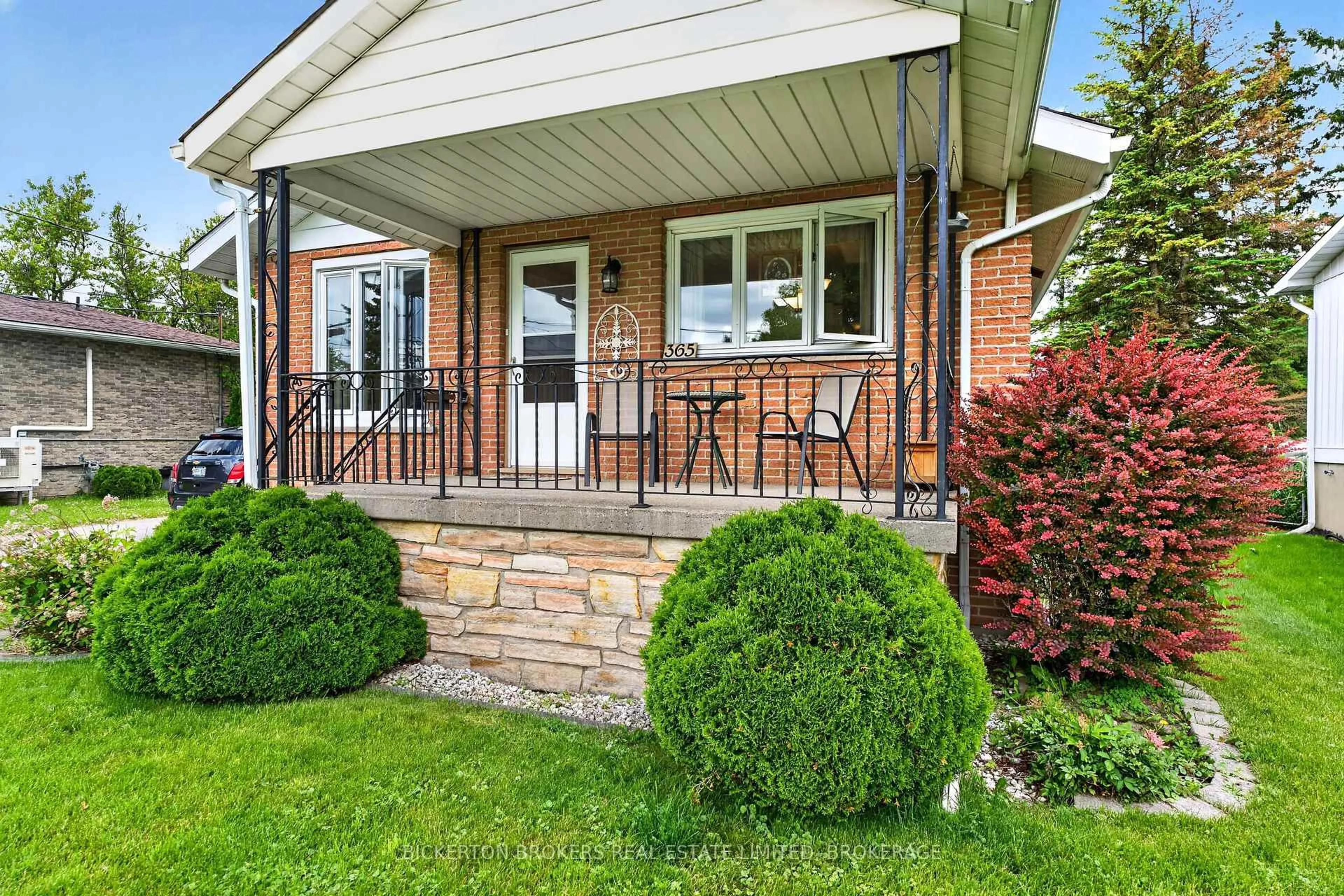 Home with brick exterior material, street for 365 Oak St, Gananoque Ontario K7G 2R7