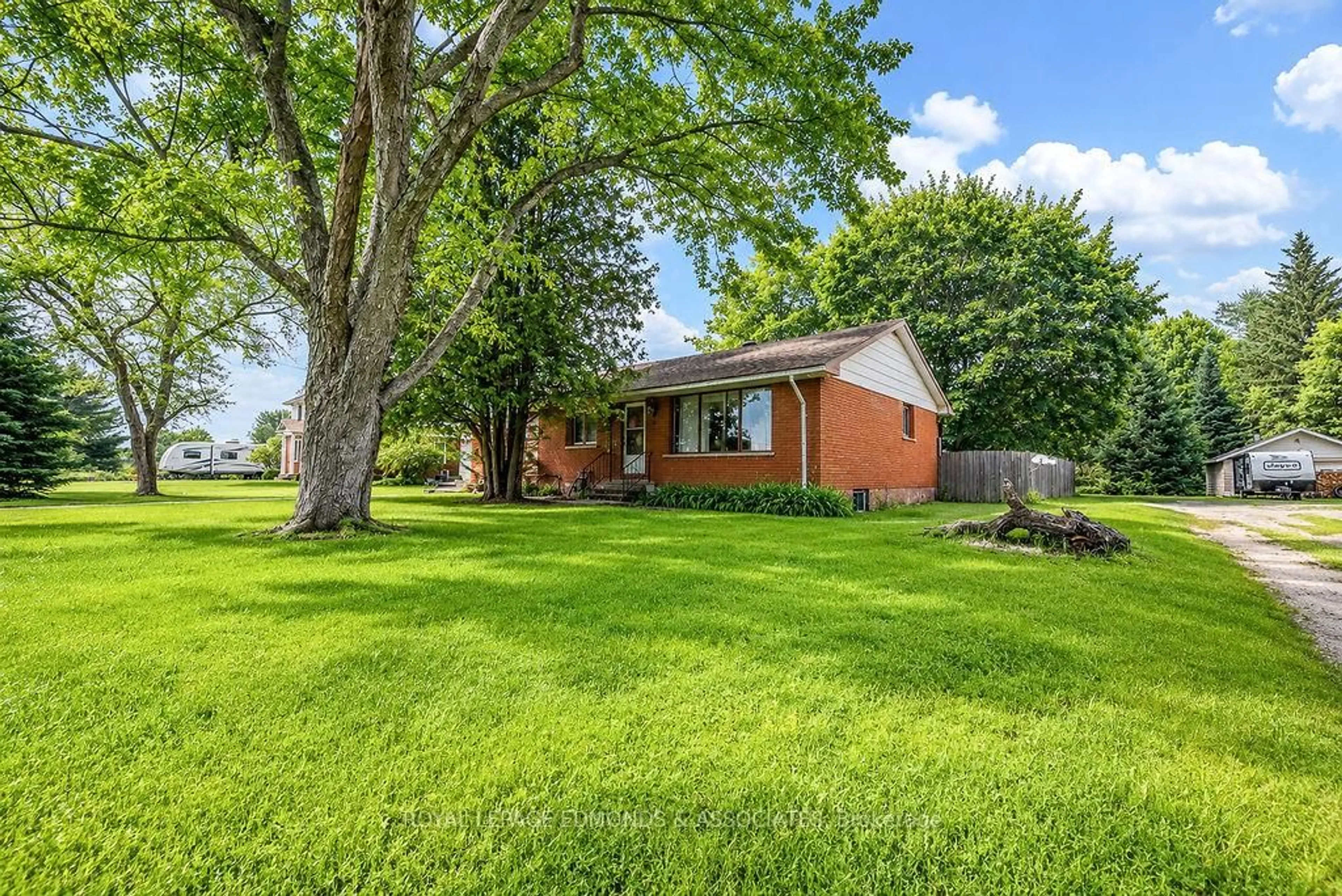 A pic from outside/outdoor area/front of a property/back of a property/a pic from drone, street for 27 Achray Rd, Pembroke Ontario K8A 6L1