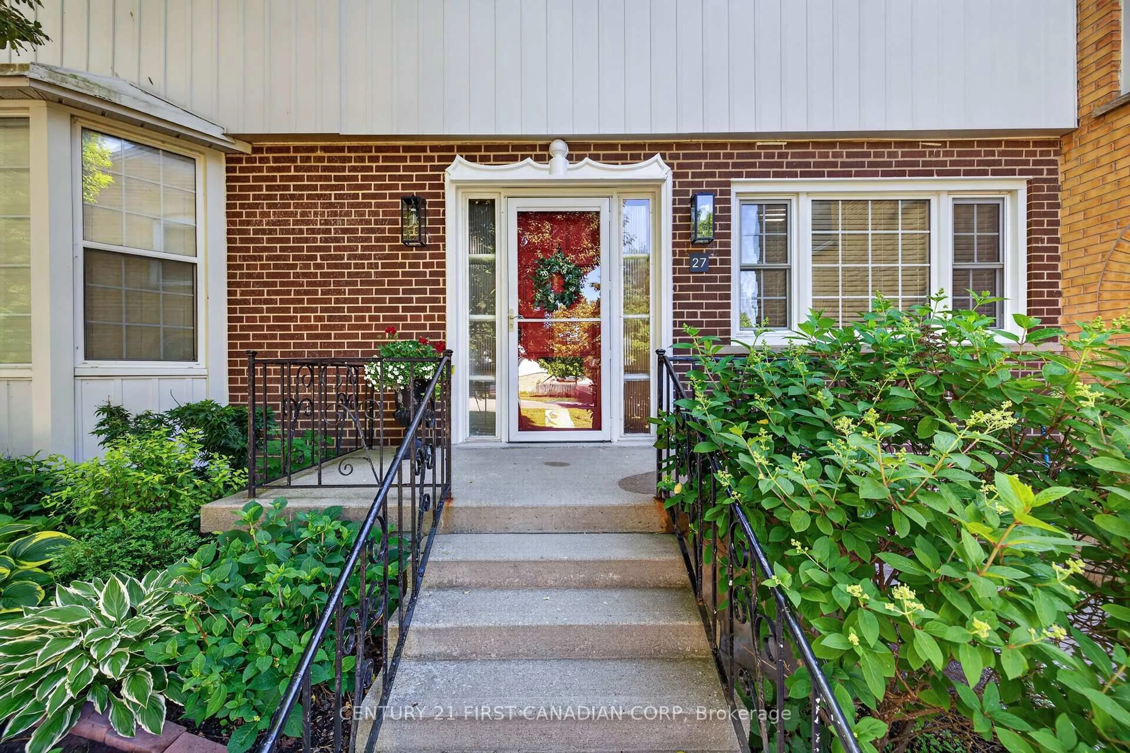Indoor entryway for 1220 Royal York Rd #27, London North Ontario N6H 3Z9