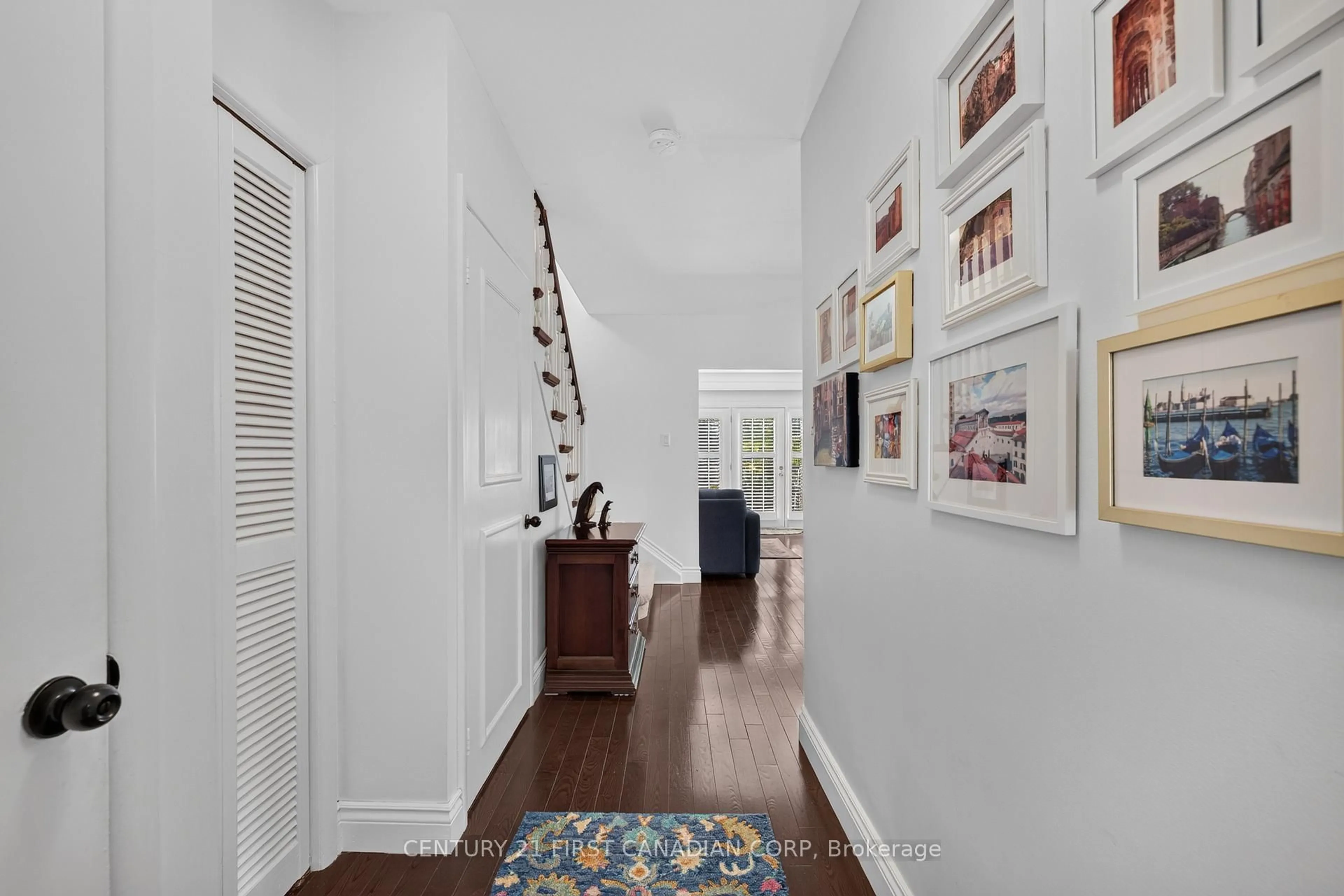 Indoor foyer for 1220 Royal York Rd #27, London North Ontario N6H 3Z9