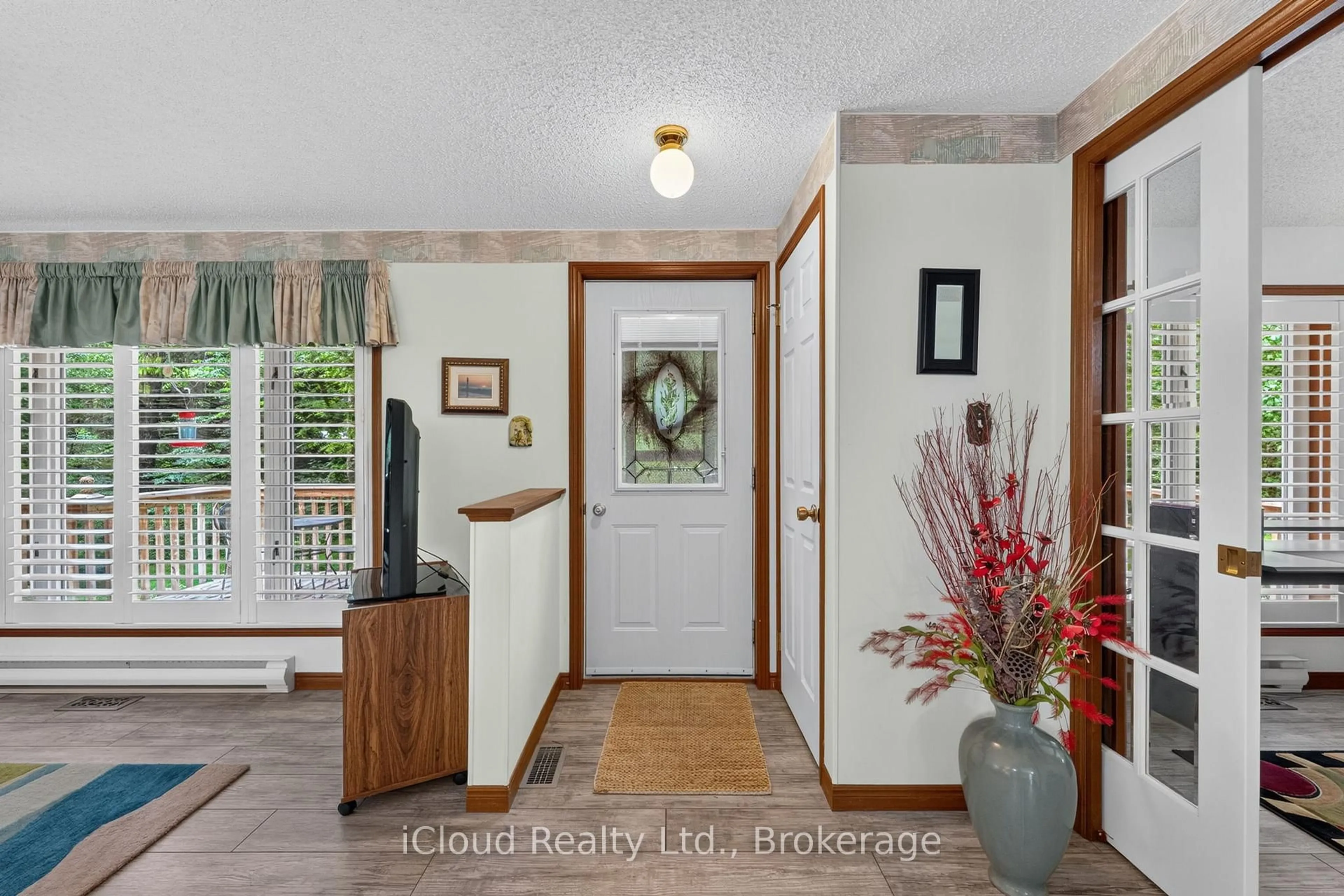 Indoor entryway for 20 Mactavesh Cres, Bluewater Ontario N0M 1G0