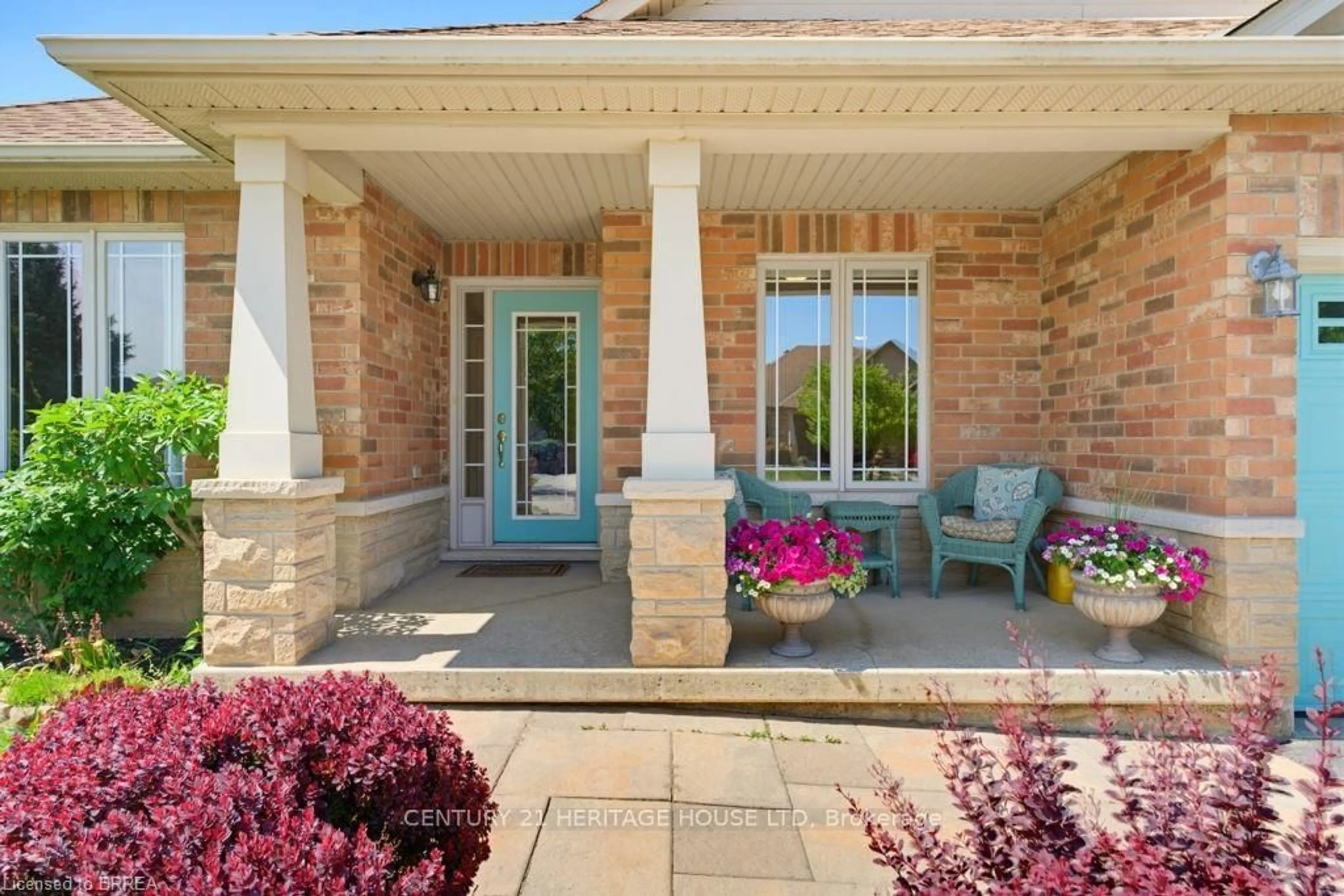 Patio, street for 30 Cobblestone Dr, Brant Ontario N3L 4G1