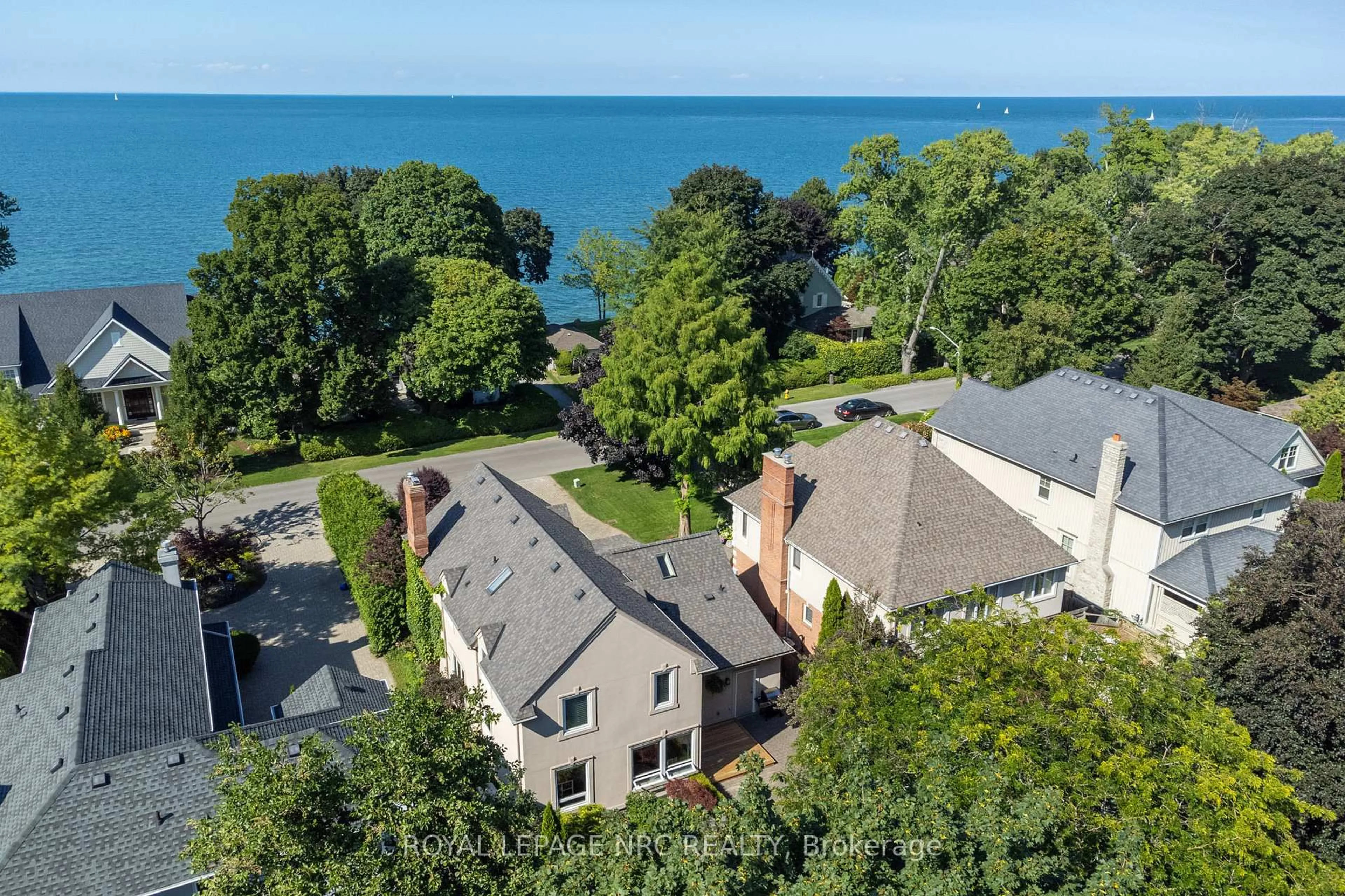 A pic from outside/outdoor area/front of a property/back of a property/a pic from drone, water/lake/river/ocean view for 328 Niagara Blvd, Niagara-on-the-Lake Ontario L0S 1J0