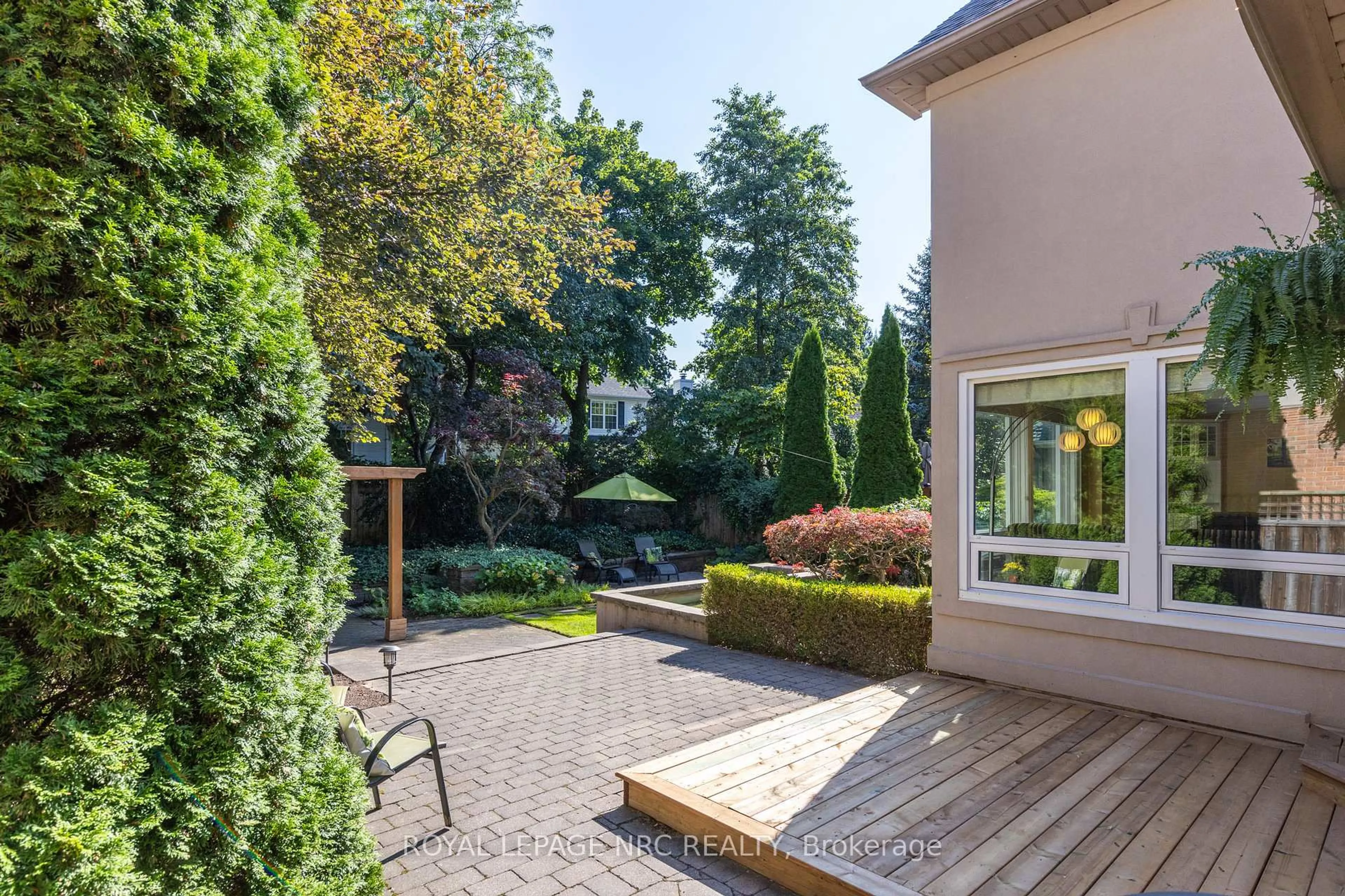 Patio, street for 328 Niagara Blvd, Niagara-on-the-Lake Ontario L0S 1J0