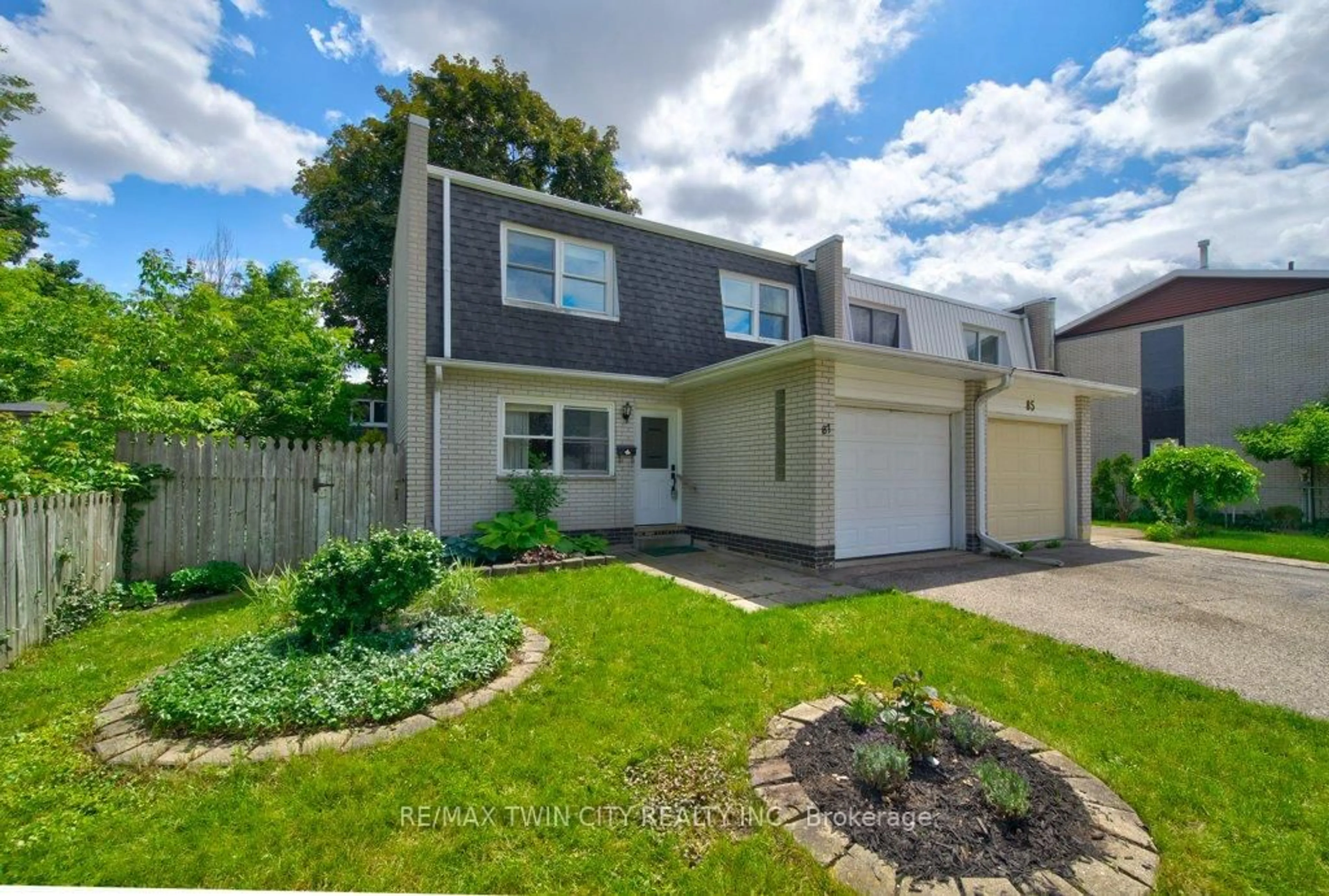 A pic from outside/outdoor area/front of a property/back of a property/a pic from drone, street for 87 Charles Best Pl, Kitchener Ontario N2M 5A4