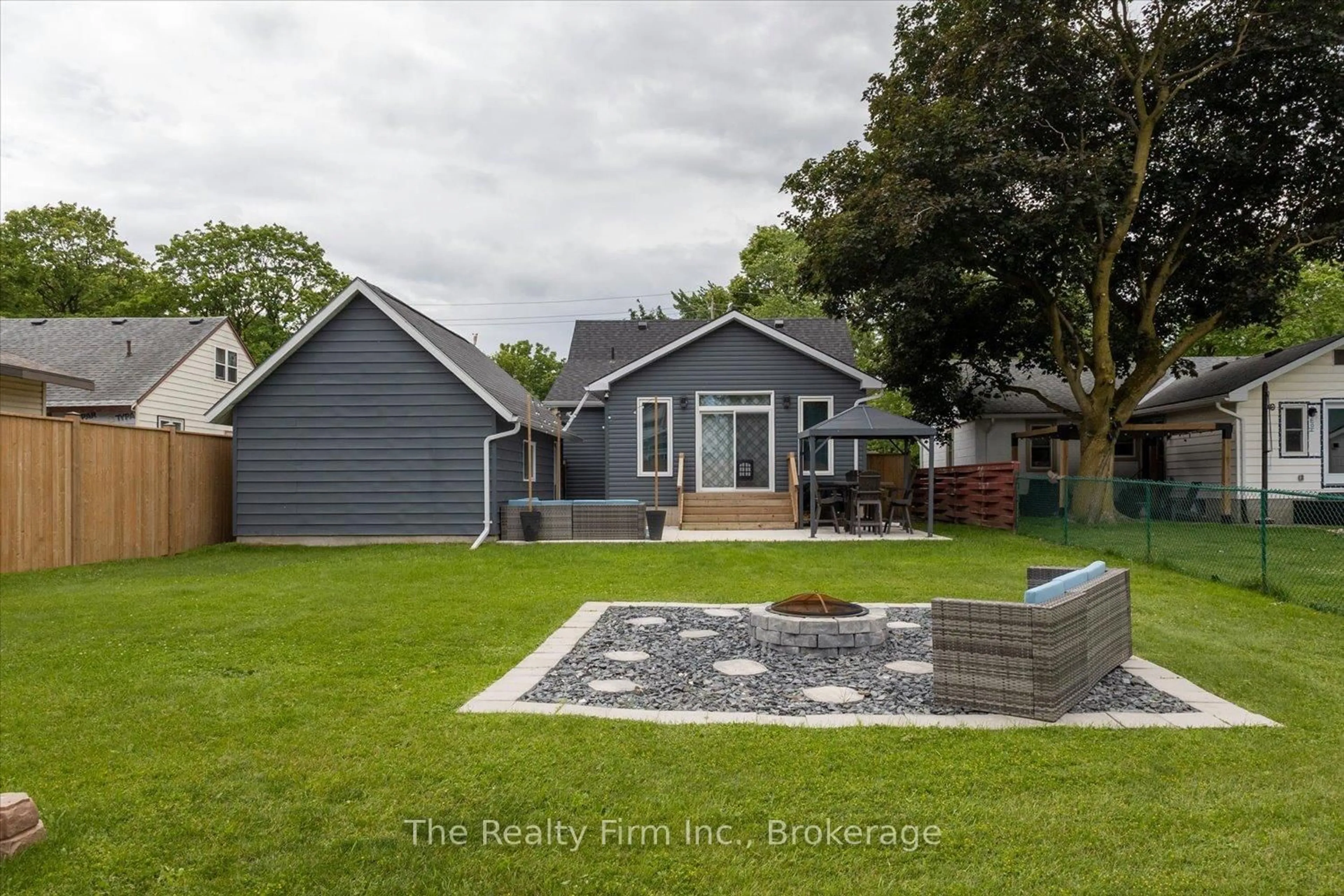 Unknown for 374 West Gore St, Stratford Ontario N5A 1L1
