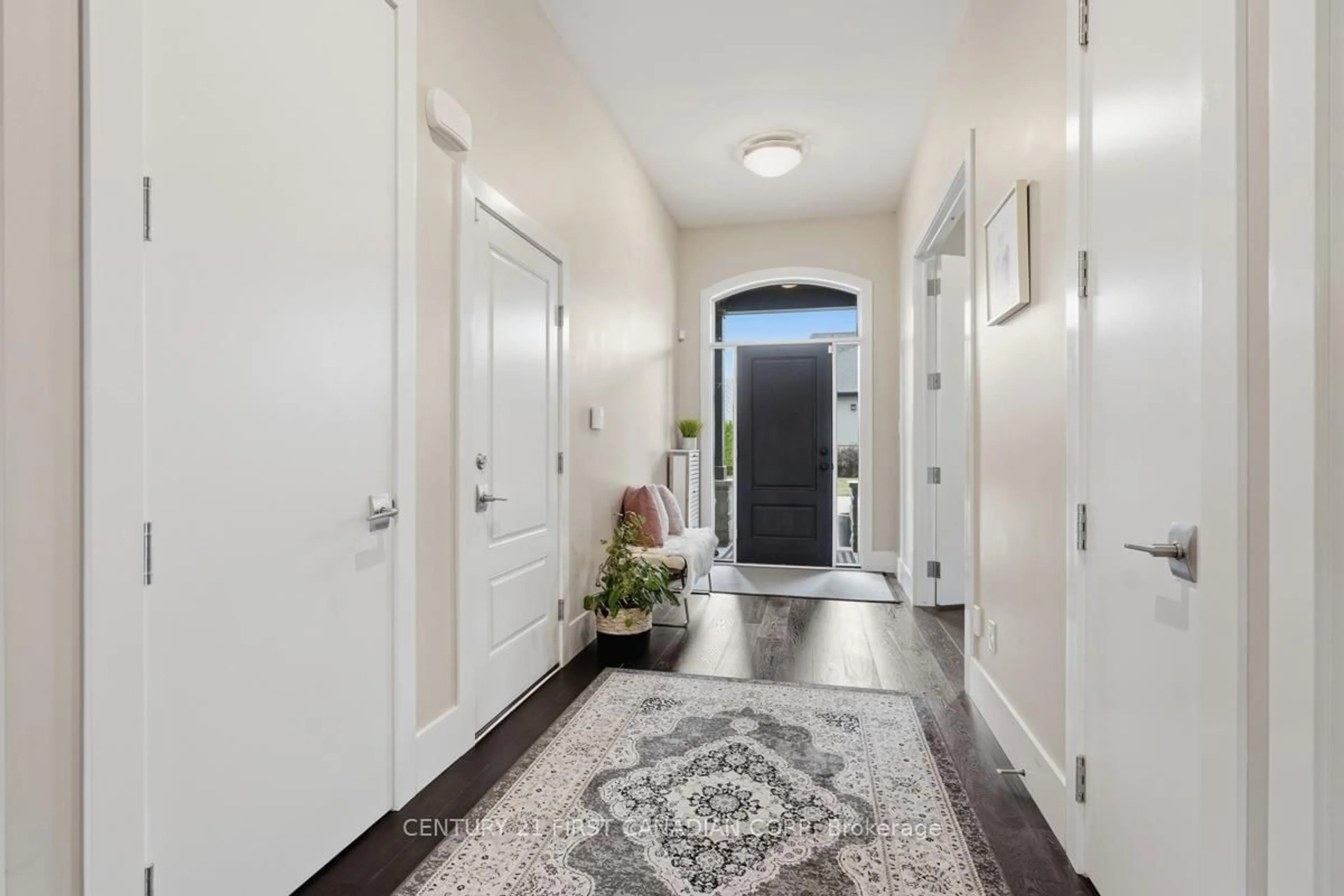 Indoor entryway for 2215 Callingham Dr #4, London North Ontario N6G 0P1