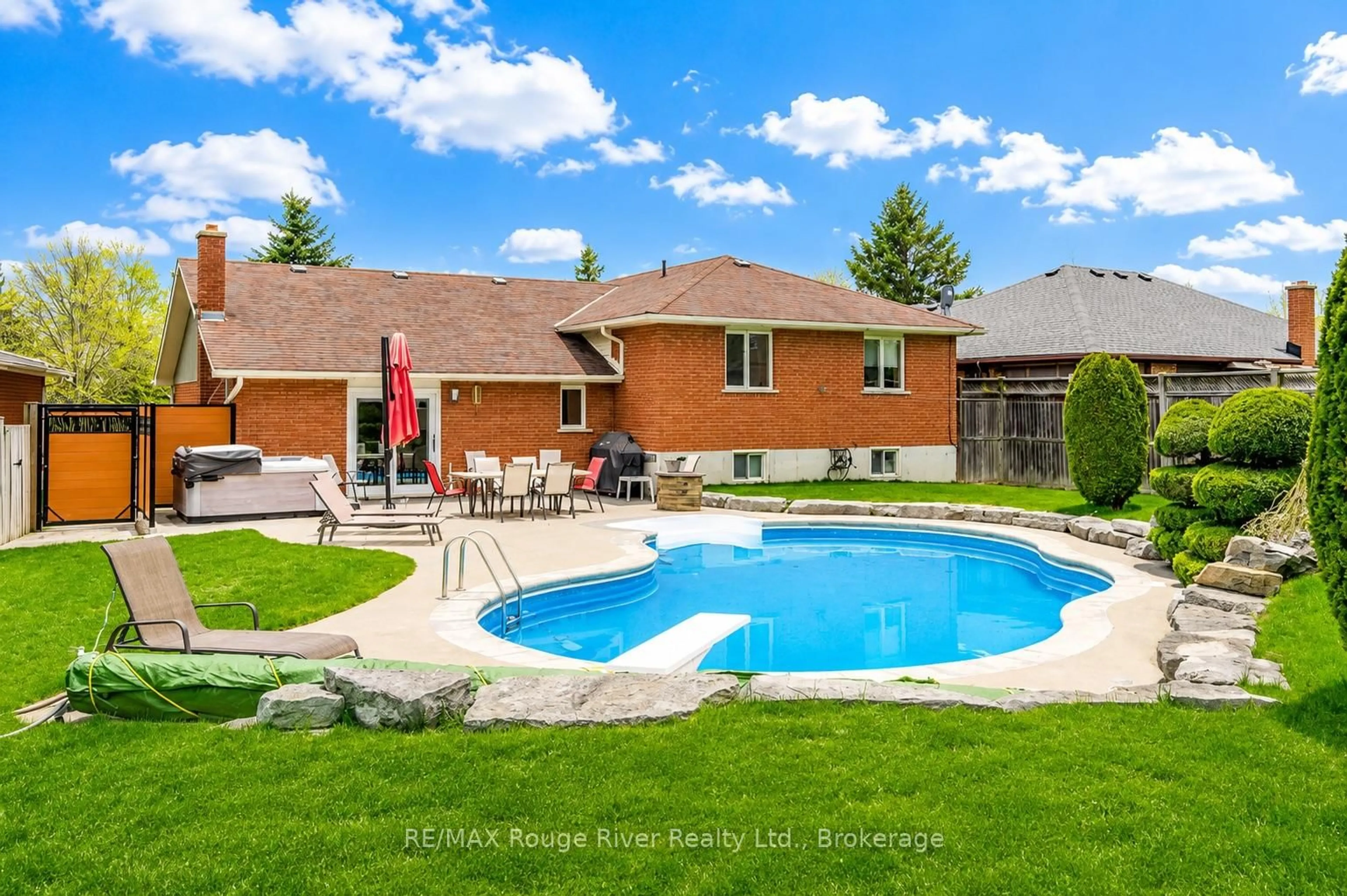 Pool for 2993 Jennifer Dr, Peterborough Ontario K9L 1Y6