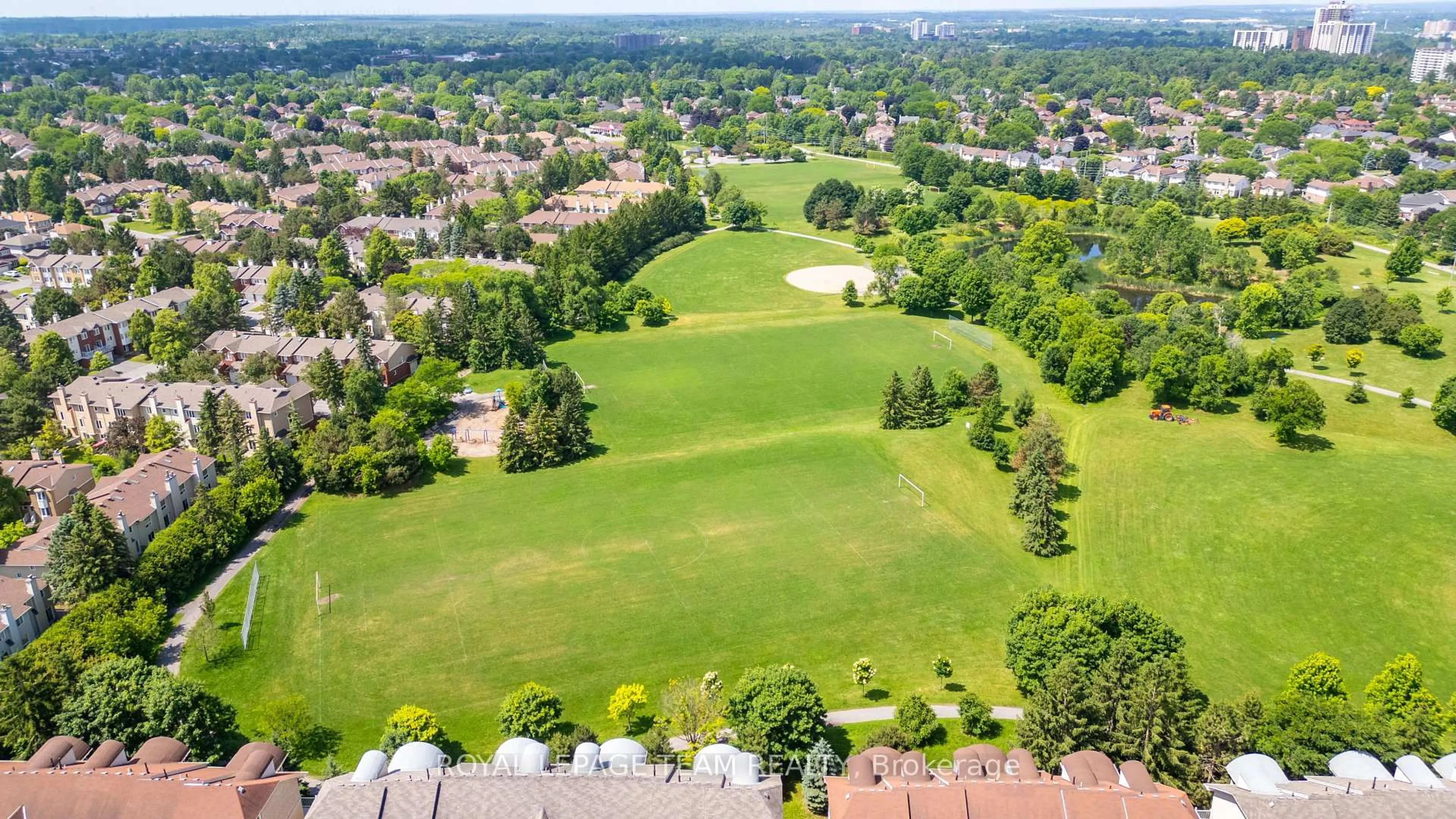 A pic from outside/outdoor area/front of a property/back of a property/a pic from drone, unknown for 236 Paseo Private #2, Ottawa Ontario K2G 4N7