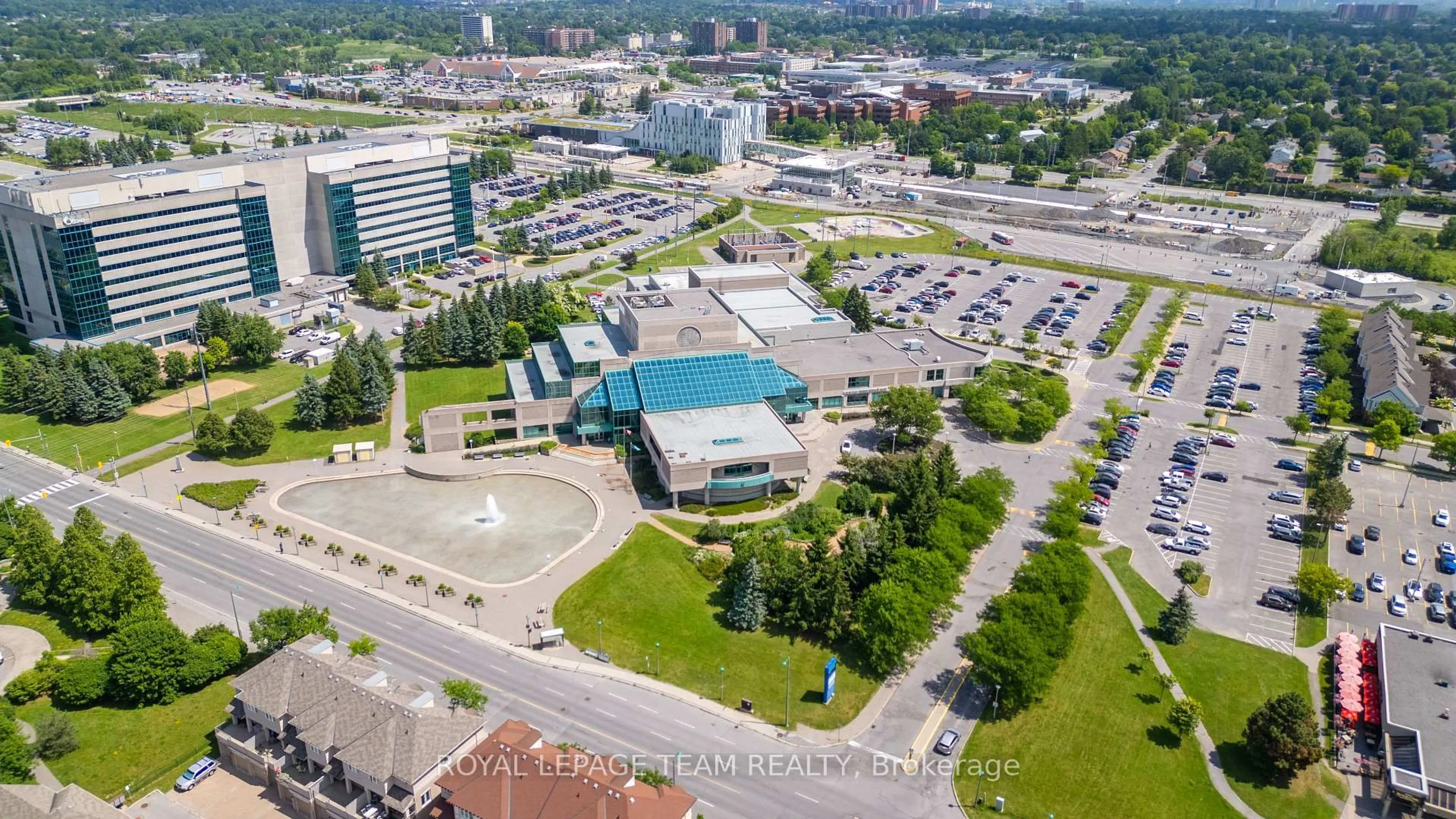 A pic from outside/outdoor area/front of a property/back of a property/a pic from drone, unknown for 236 Paseo Private #2, Ottawa Ontario K2G 4N7
