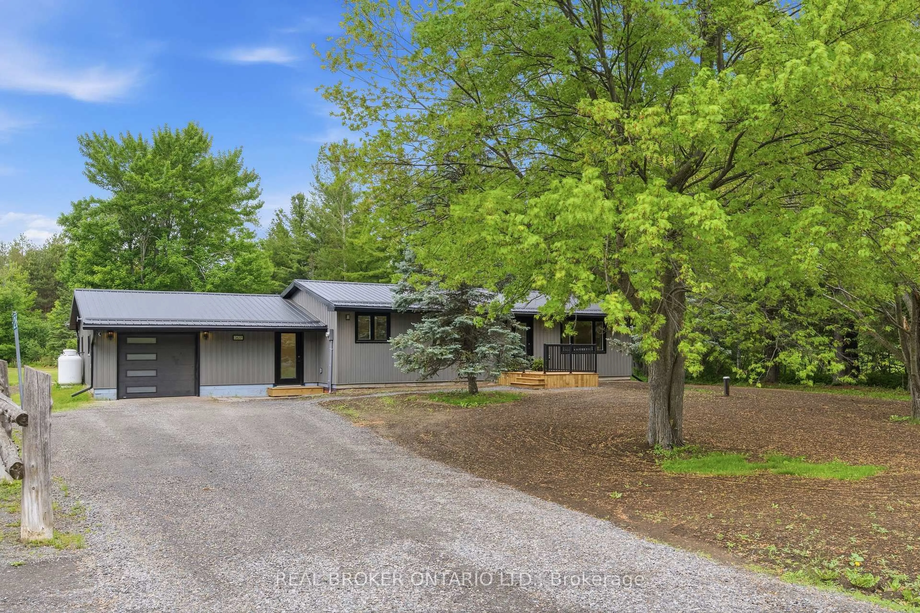 A pic from outside/outdoor area/front of a property/back of a property/a pic from drone, unknown for 2627 Donnelly Dr, Kemptville Ontario K0G 1J0